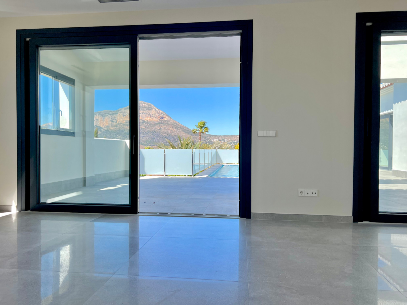 Villa con impresionantes vistas abiertas, recientemente terminada, 2026