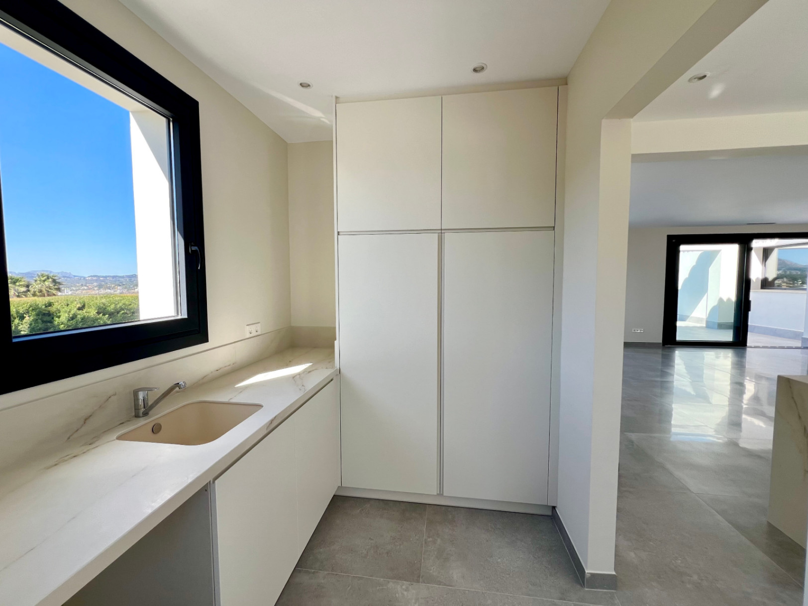Villa con impresionantes vistas abiertas, recientemente terminada, 2026