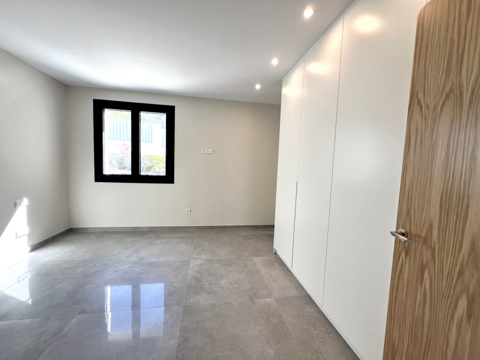 Villa con impresionantes vistas abiertas, recientemente terminada, 2026