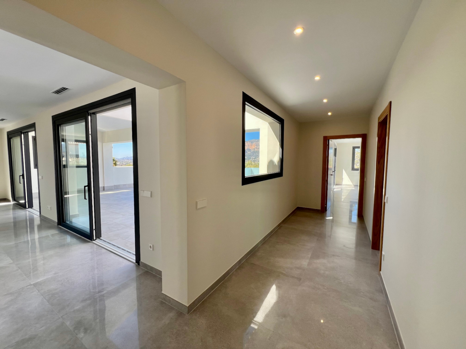 Villa con impresionantes vistas abiertas, recientemente terminada, 2026