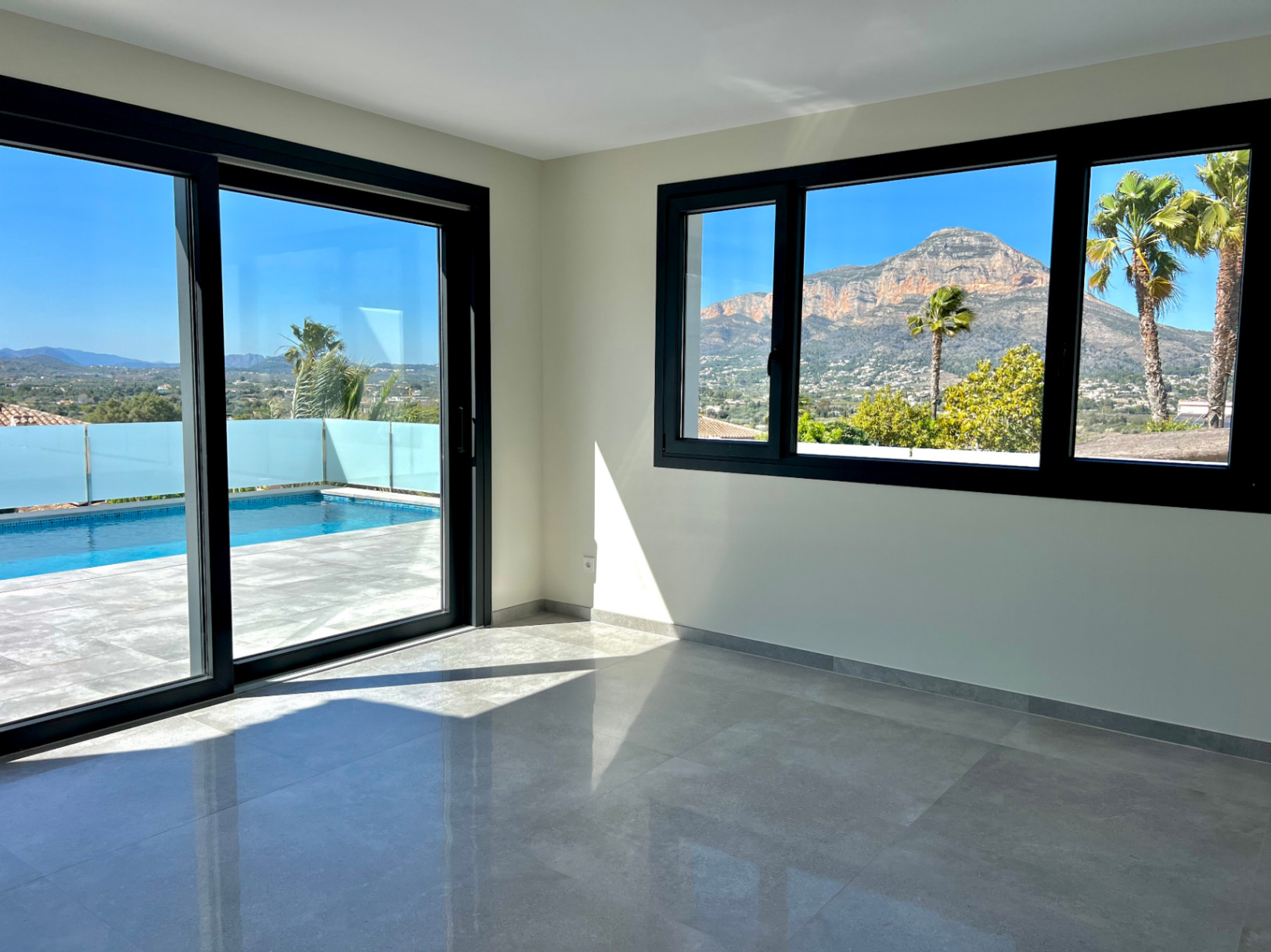 Villa con impresionantes vistas abiertas, recientemente terminada, 2026