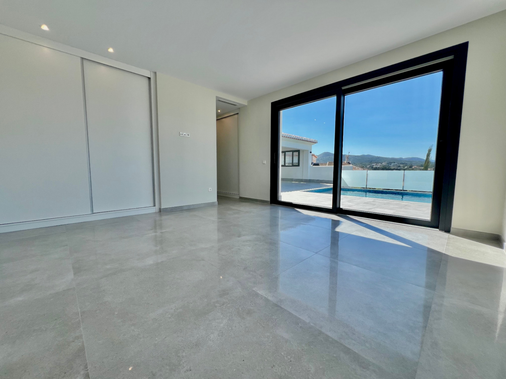 Villa con impresionantes vistas abiertas, recientemente terminada, 2026