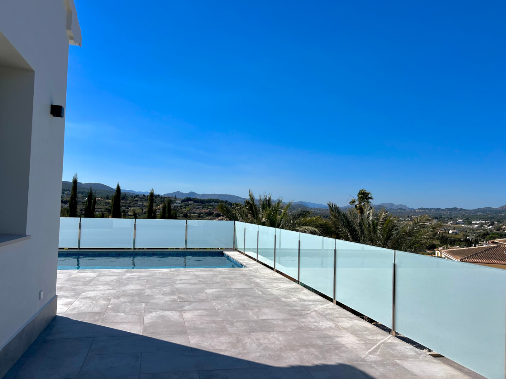 Villa con impresionantes vistas abiertas, recientemente terminada, 2026
