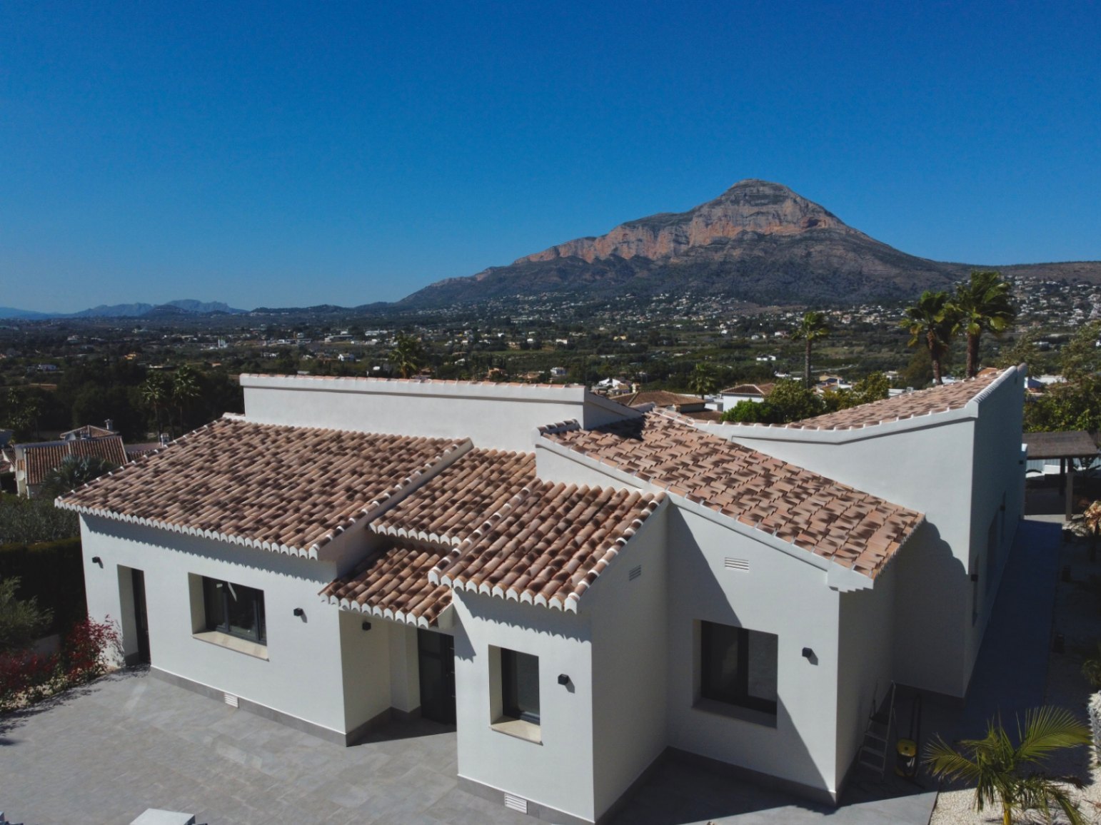 Villa con impresionantes vistas abiertas, recientemente terminada, 2026