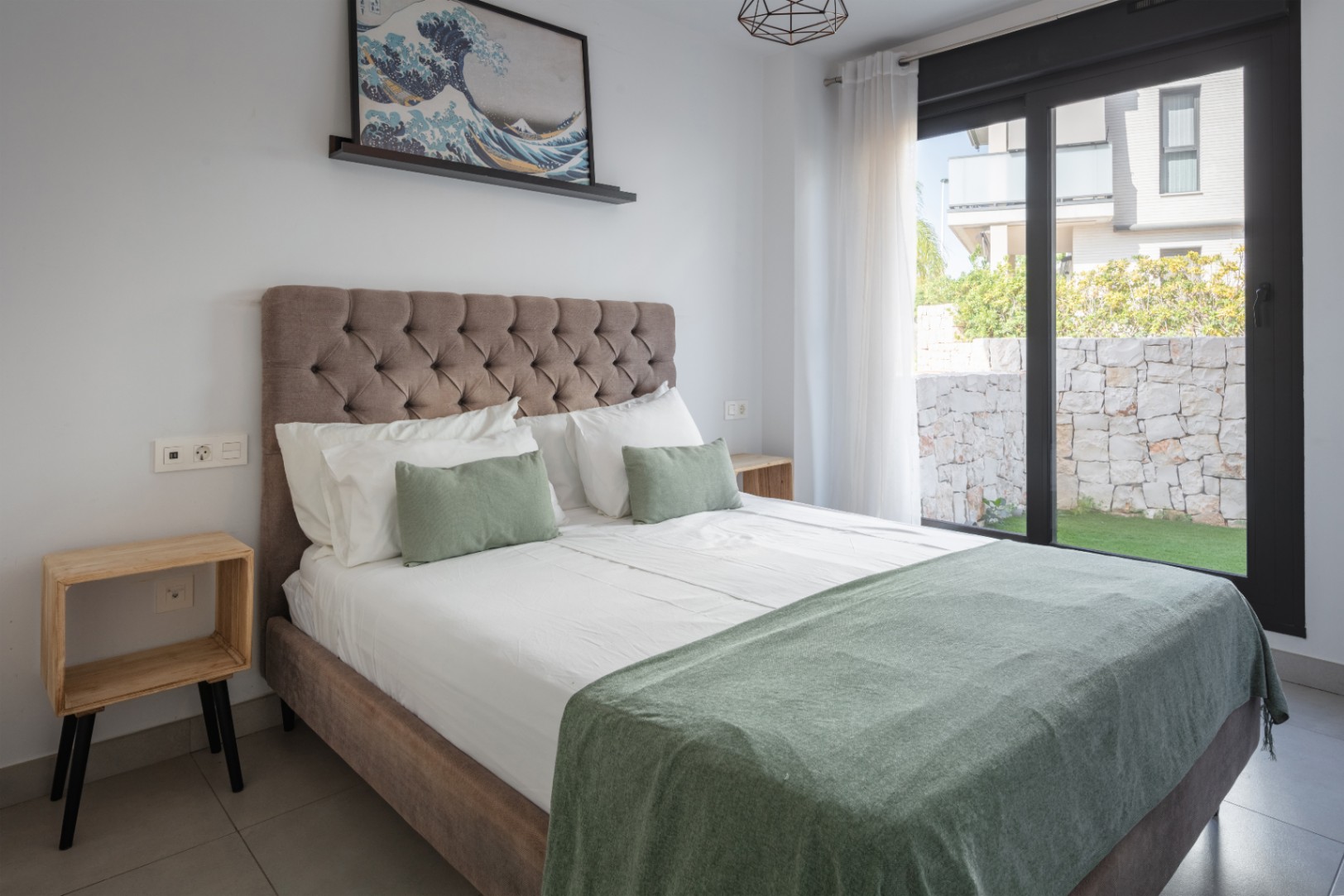 Charming ground floor just 350 meters from the sea in Jávea.