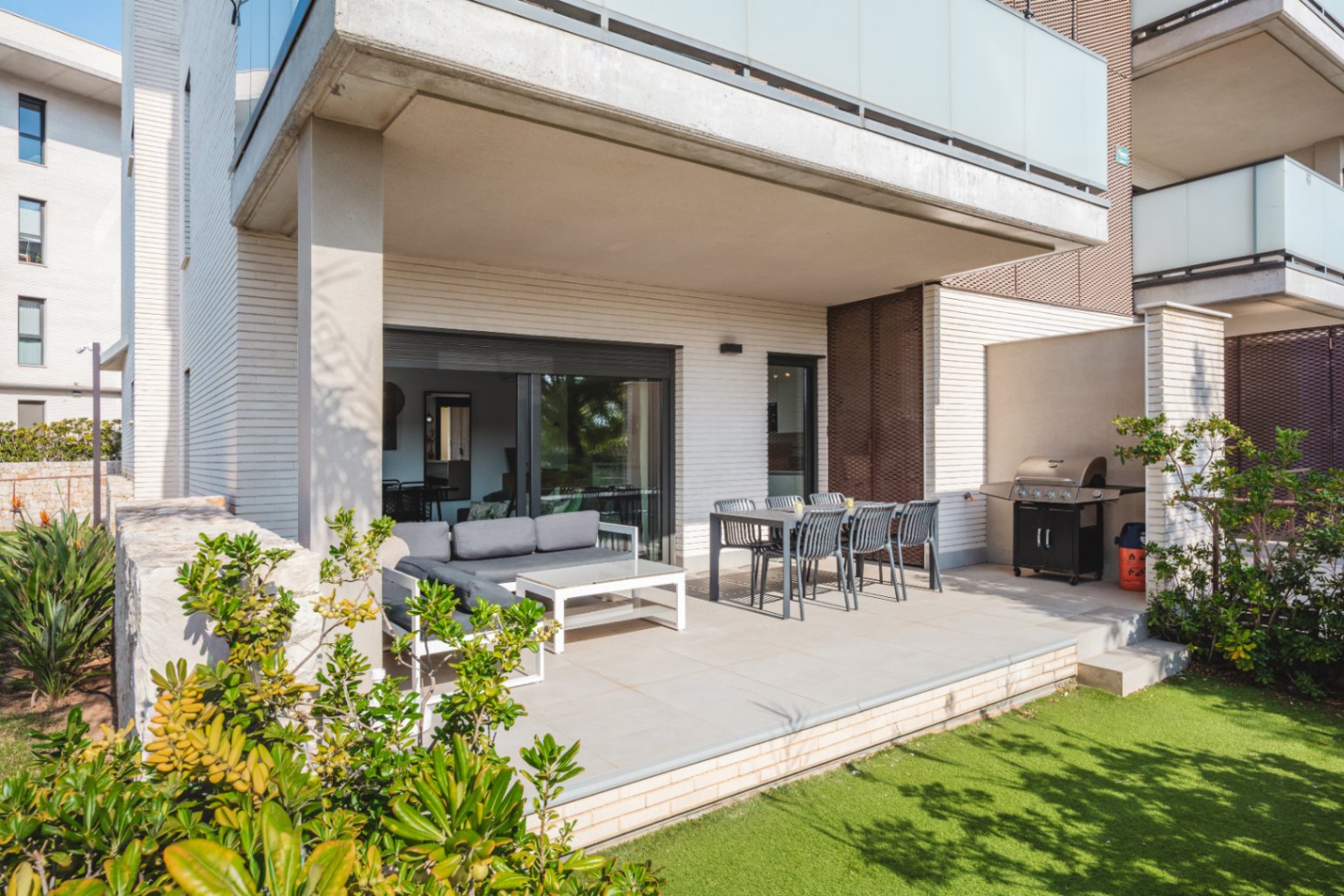 Charming ground floor just 350 meters from the sea in Jávea.