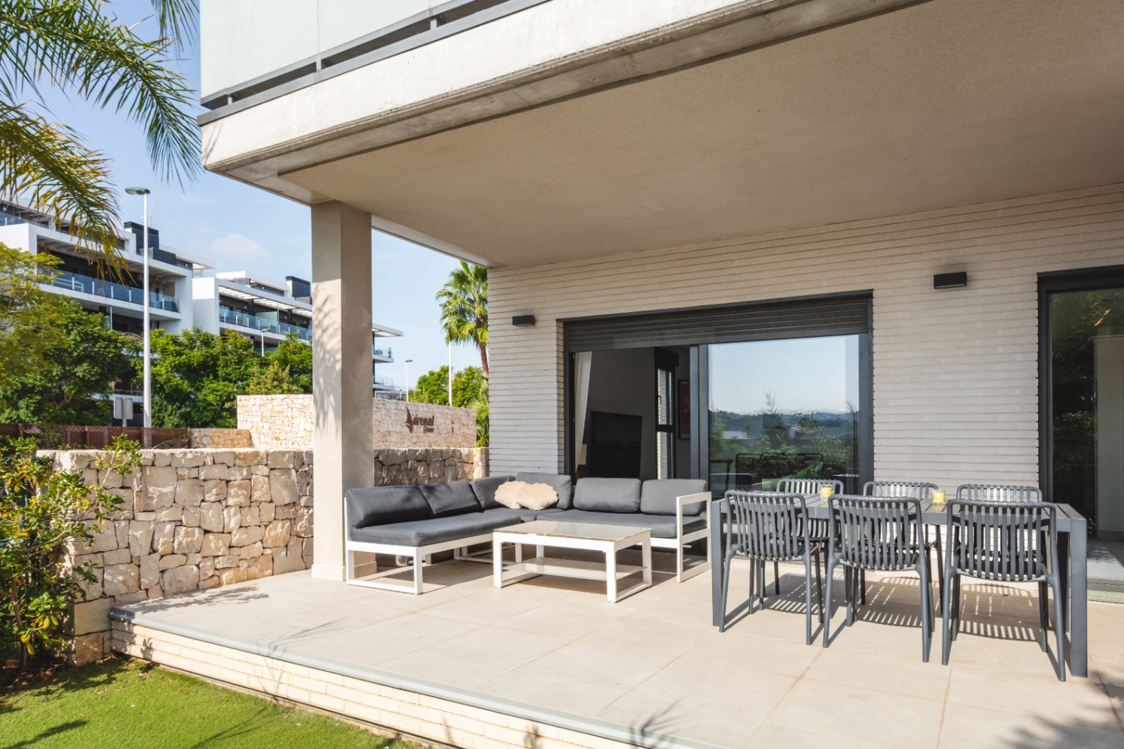 Charming ground floor just 350 meters from the sea in Jávea.