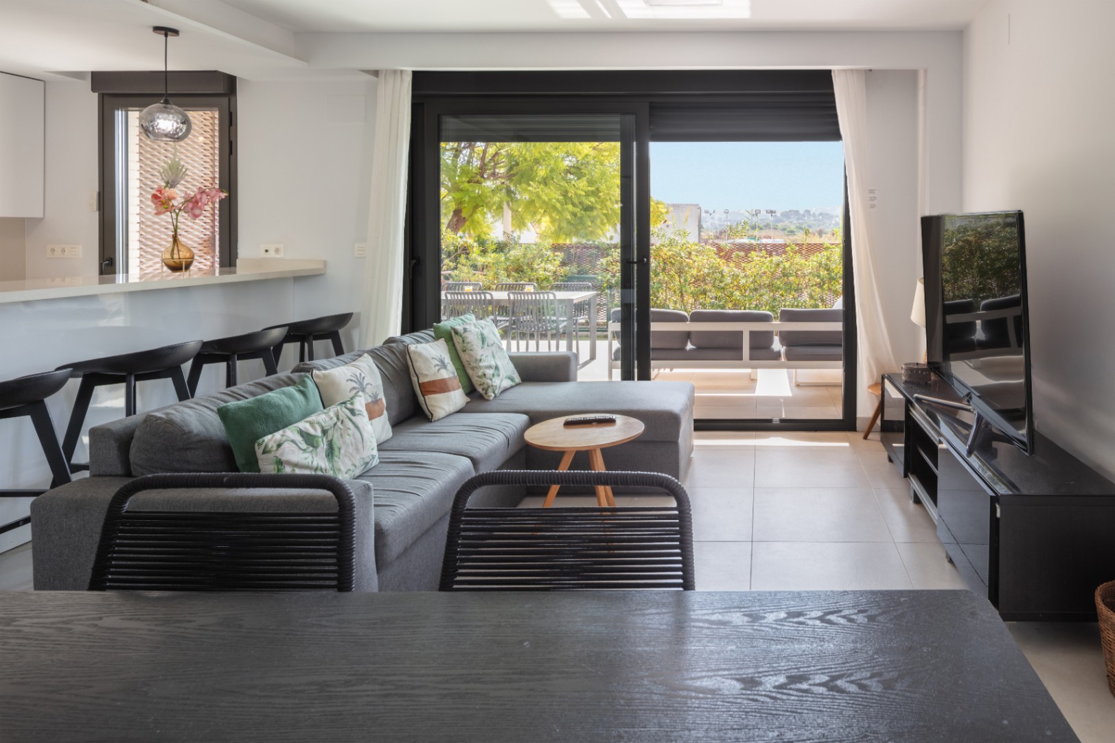 Charming ground floor just 350 meters from the sea in Jávea.