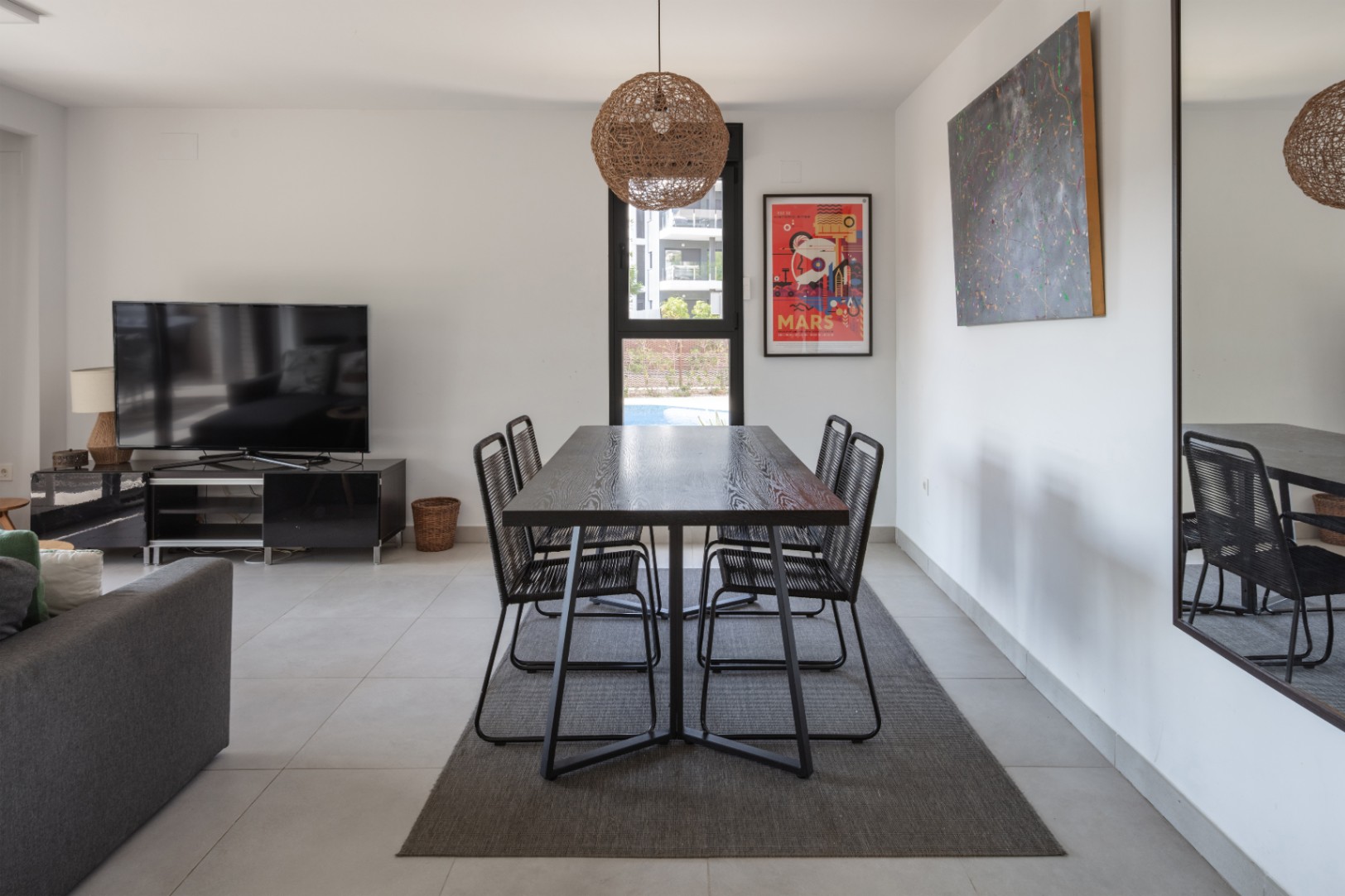 Charming ground floor just 350 meters from the sea in Jávea.