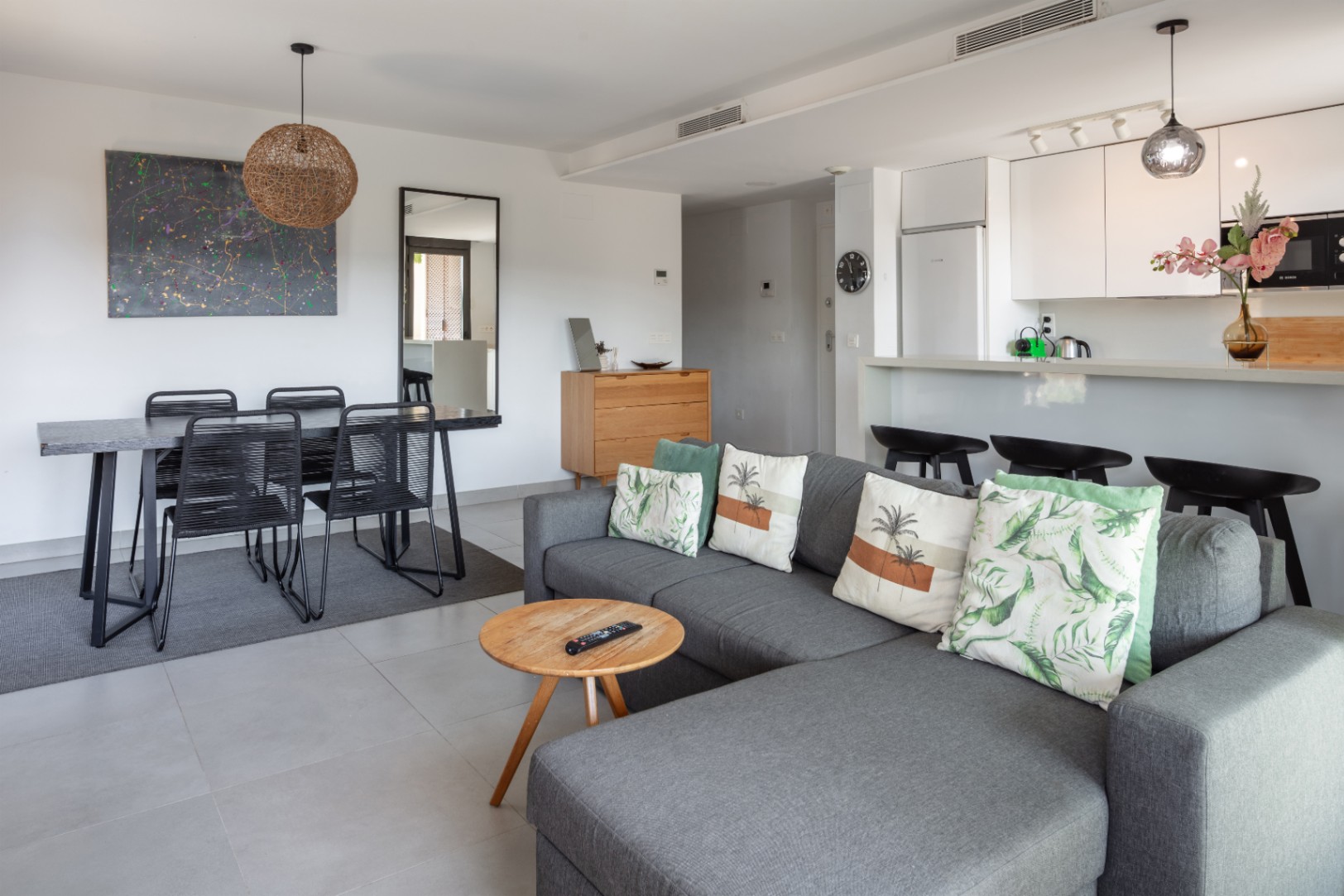 Charming ground floor just 350 meters from the sea in Jávea.