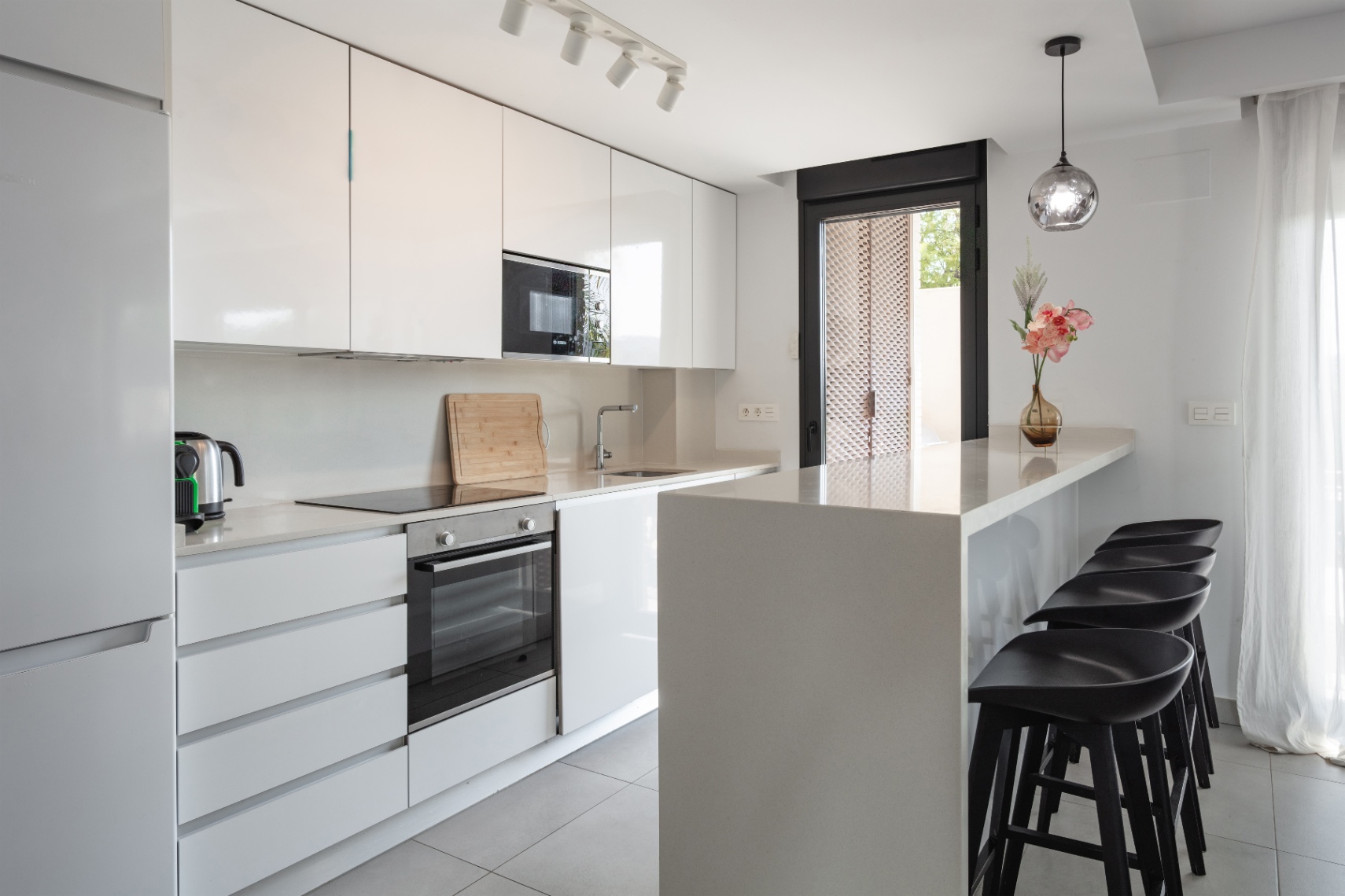 Charming ground floor just 350 meters from the sea in Jávea.