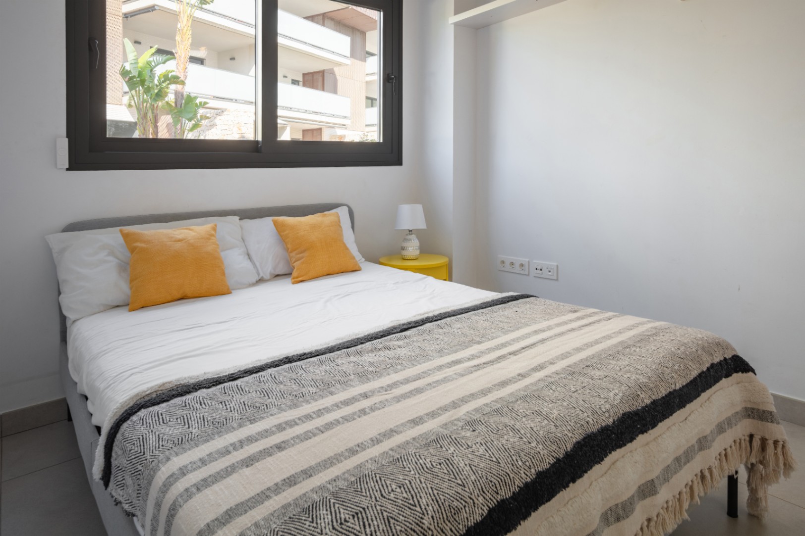 Charming ground floor just 350 meters from the sea in Jávea.