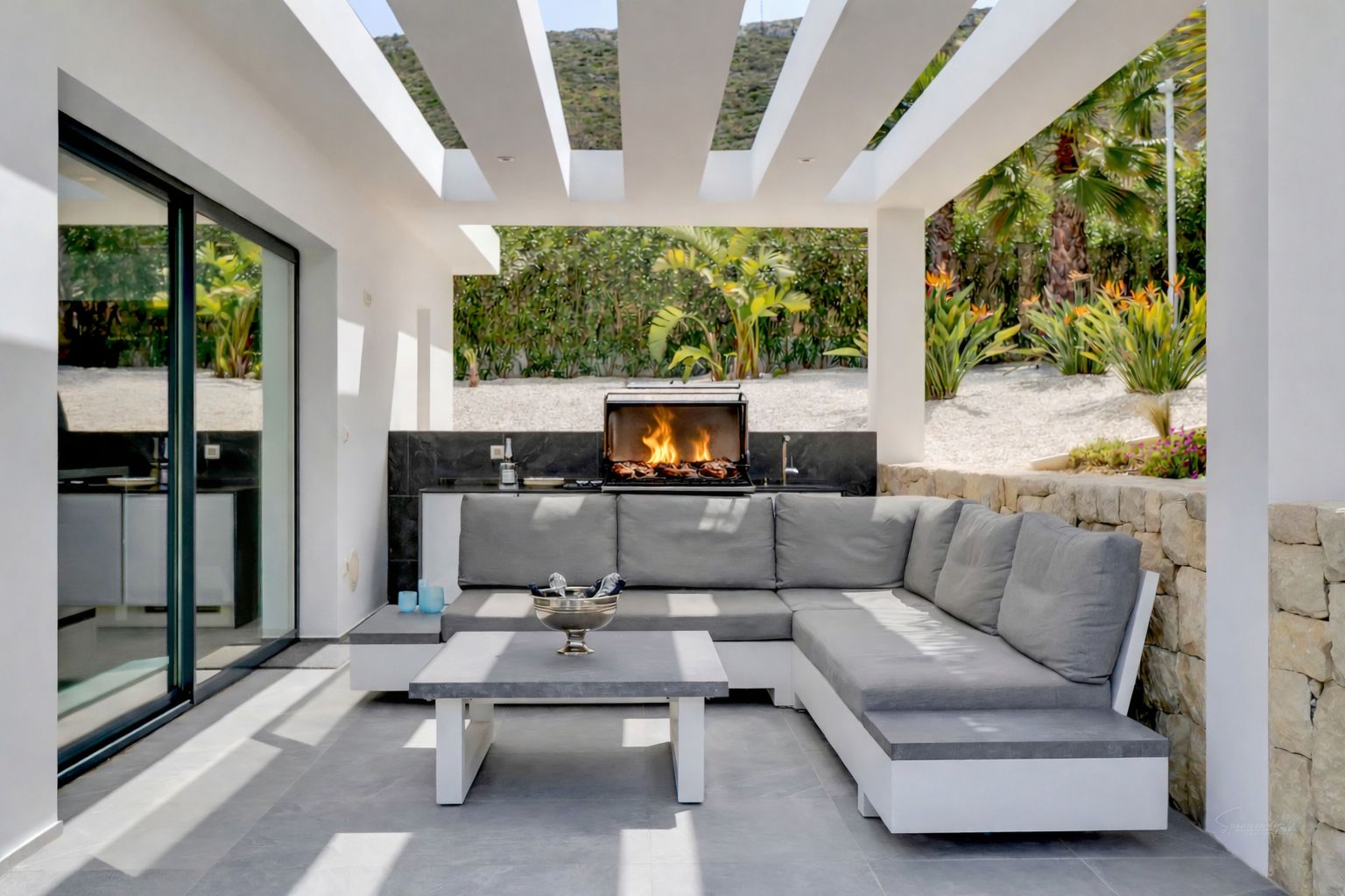 4845 - ¡Espectacular villa (2023) con privacidad y materiales de alta calidad!