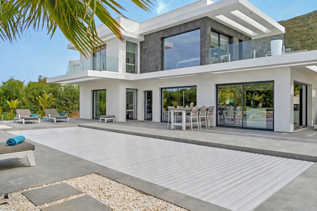 4845 - ¡Espectacular villa (2023) con privacidad y materiales de alta calidad!