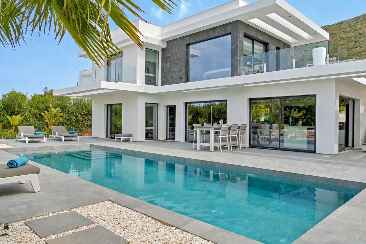 4845 - ¡Espectacular villa (2023) con privacidad y materiales de alta calidad!