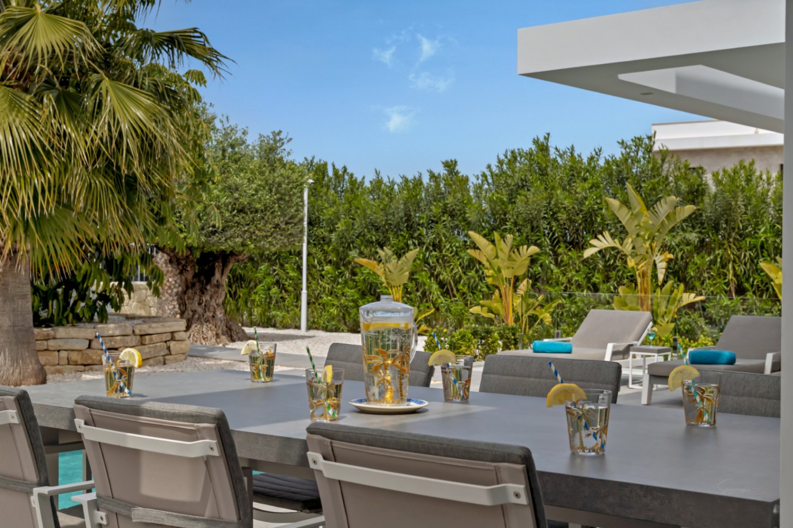 4845 - ¡Espectacular villa (2023) con privacidad y materiales de alta calidad!