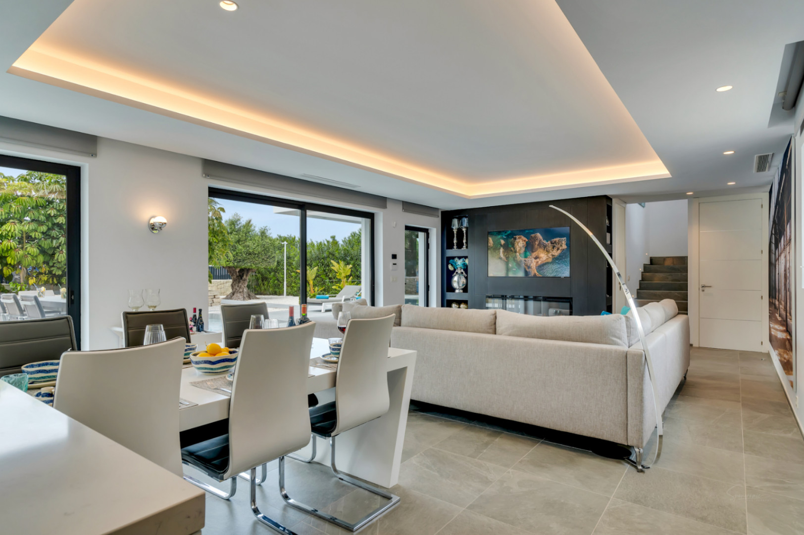 4845 - ¡Espectacular villa (2023) con privacidad y materiales de alta calidad!