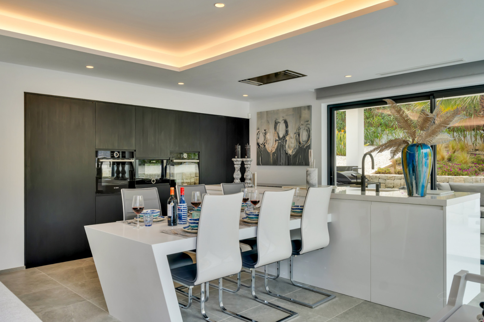 4845 - ¡Espectacular villa (2023) con privacidad y materiales de alta calidad!