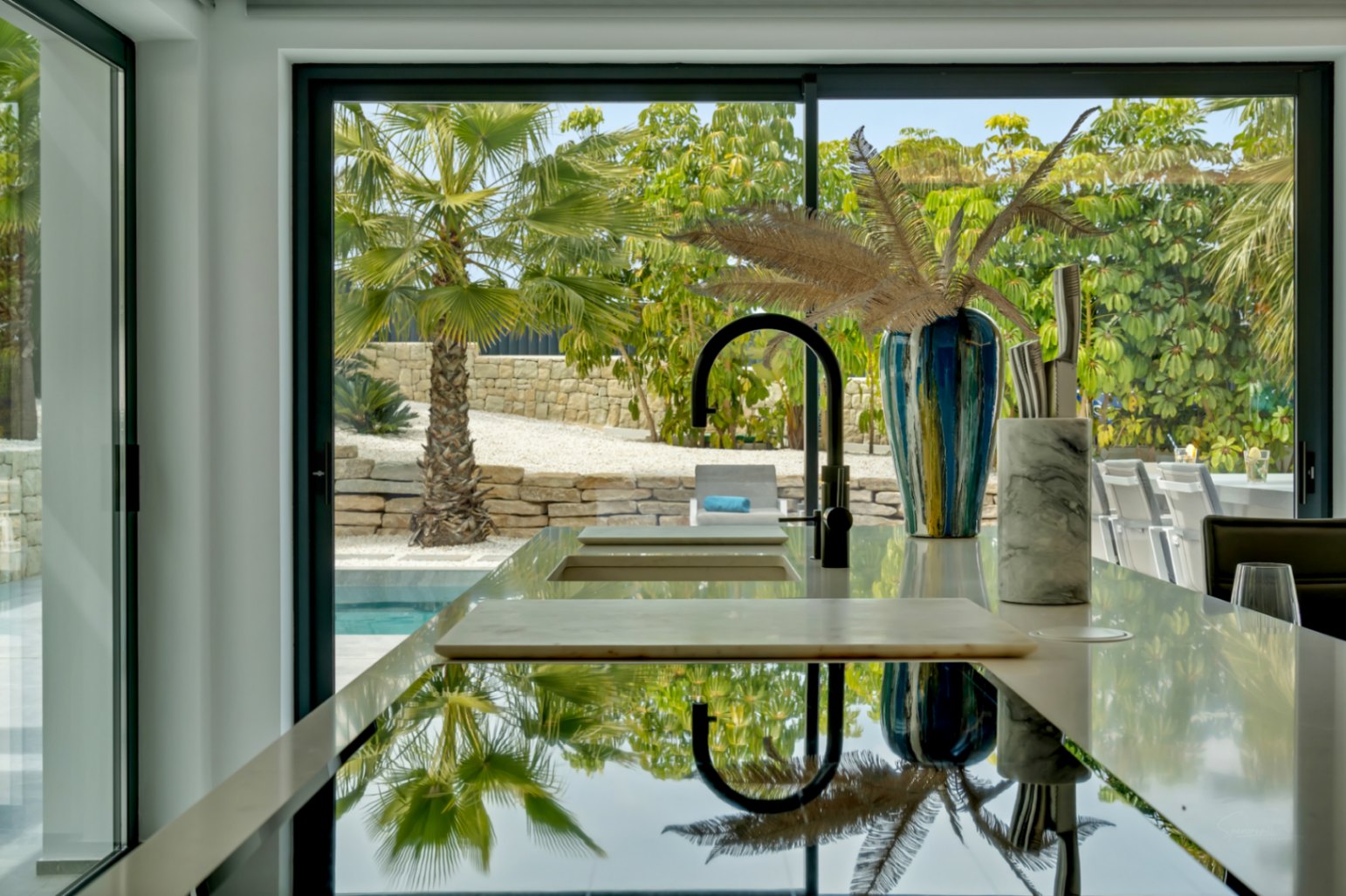 4845 - ¡Espectacular villa (2023) con privacidad y materiales de alta calidad!