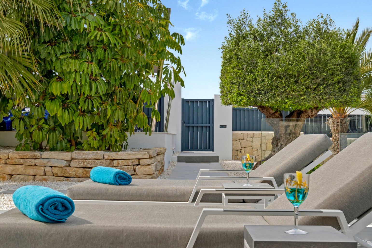 4845 - ¡Espectacular villa (2023) con privacidad y materiales de alta calidad!