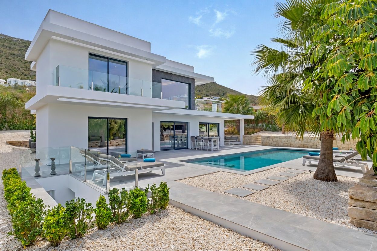 4845 - ¡Espectacular villa (2023) con privacidad y materiales de alta calidad!