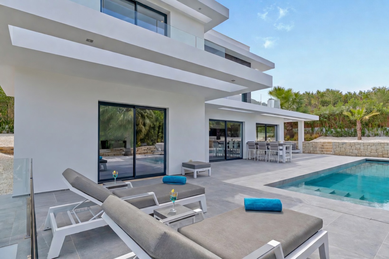 4845 - ¡Espectacular villa (2023) con privacidad y materiales de alta calidad!