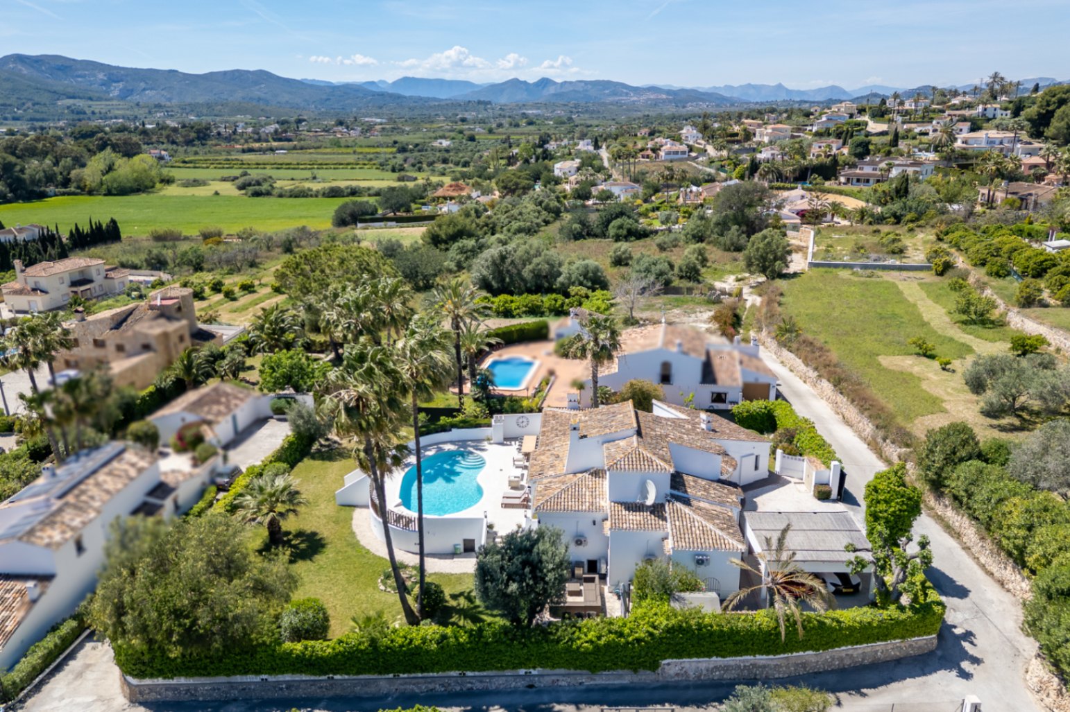 Villa en venta en Jávea con vistas al Montgó, piscina privada y diseño exclusivo