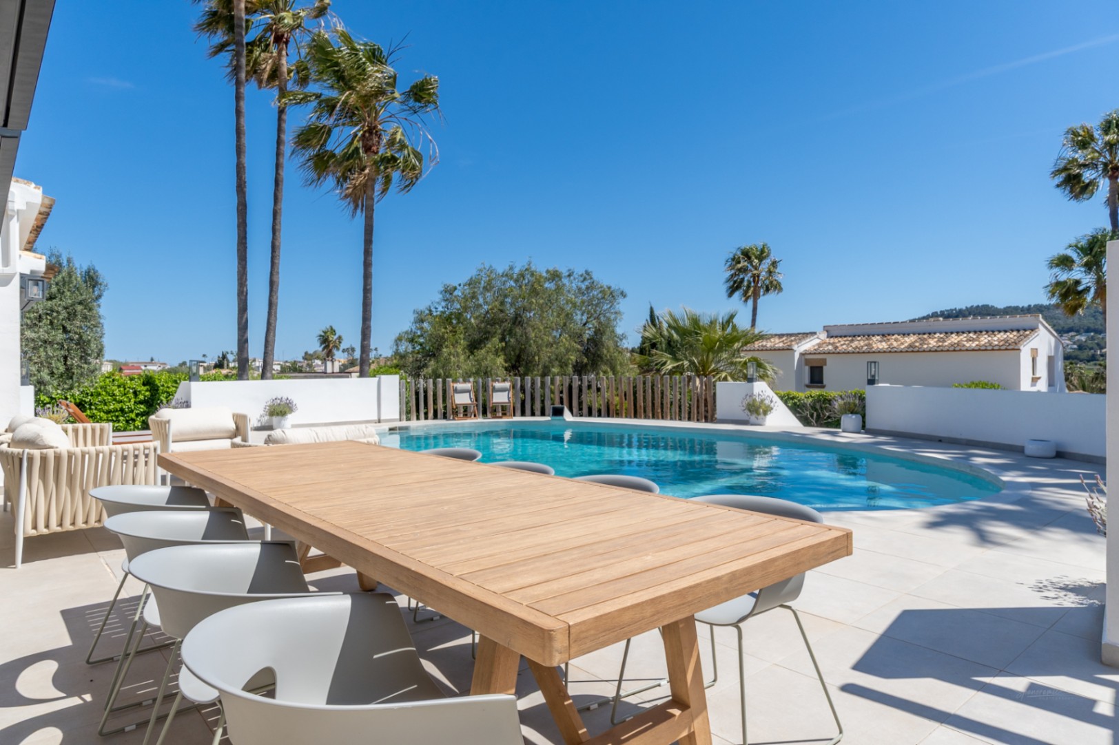Villa en venta en Jávea con vistas al Montgó, piscina privada y diseño exclusivo