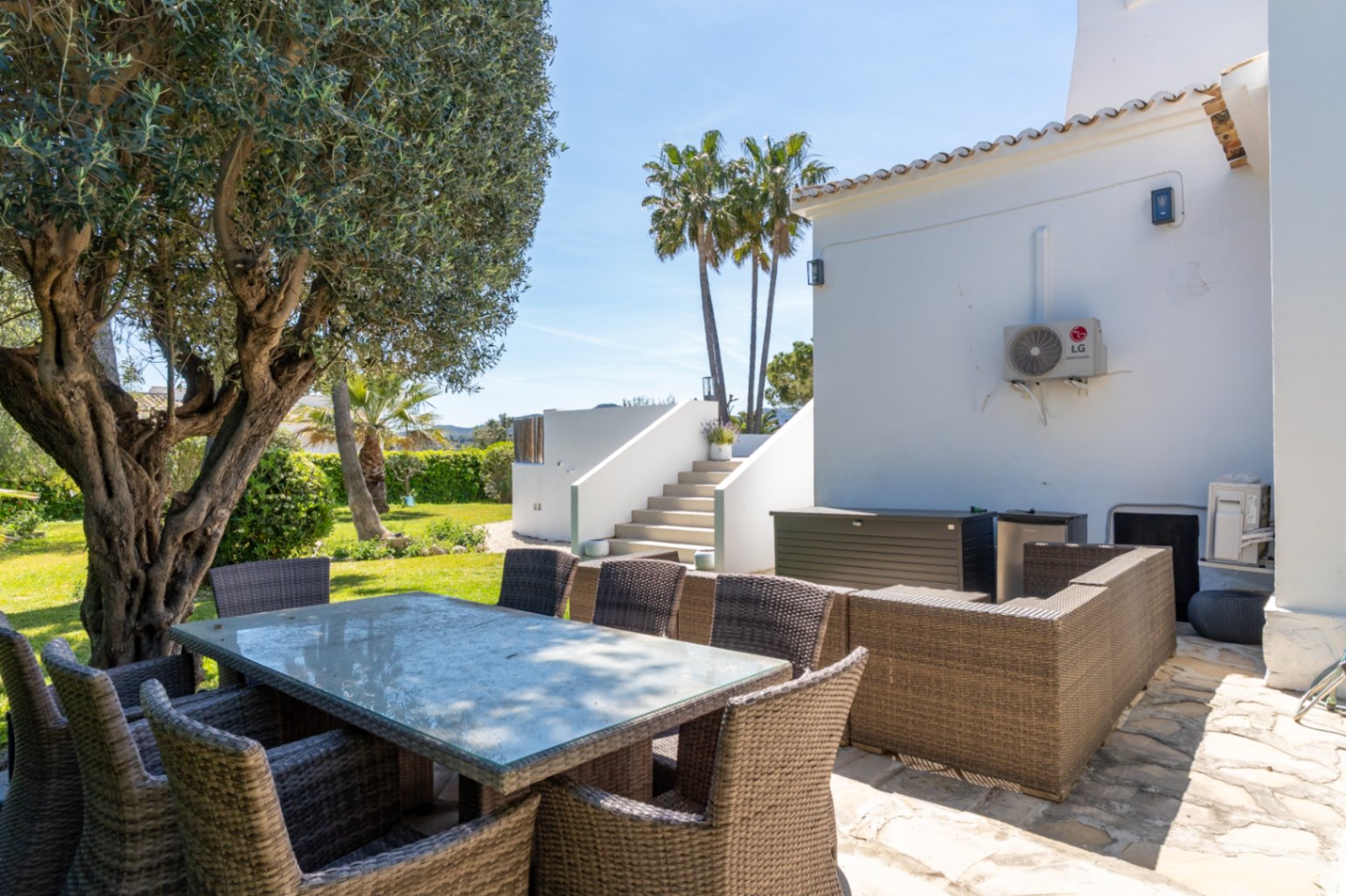 Villa en venta en Jávea con vistas al Montgó, piscina privada y diseño exclusivo