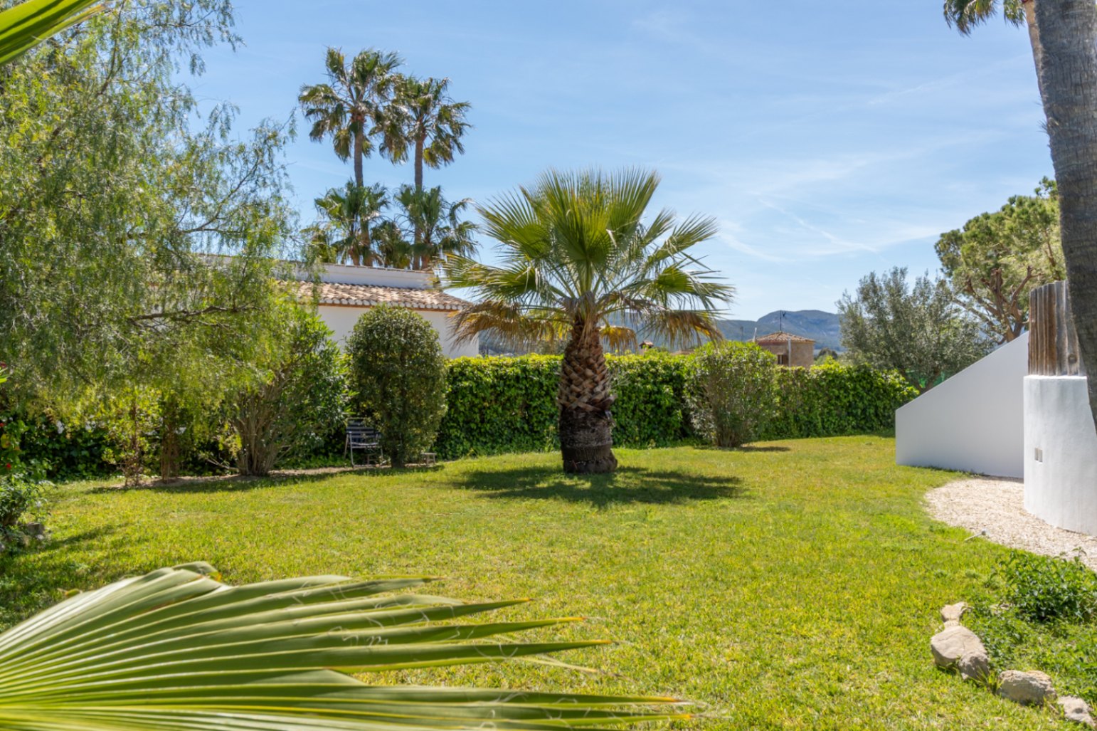 Villa en venta en Jávea con vistas al Montgó, piscina privada y diseño exclusivo