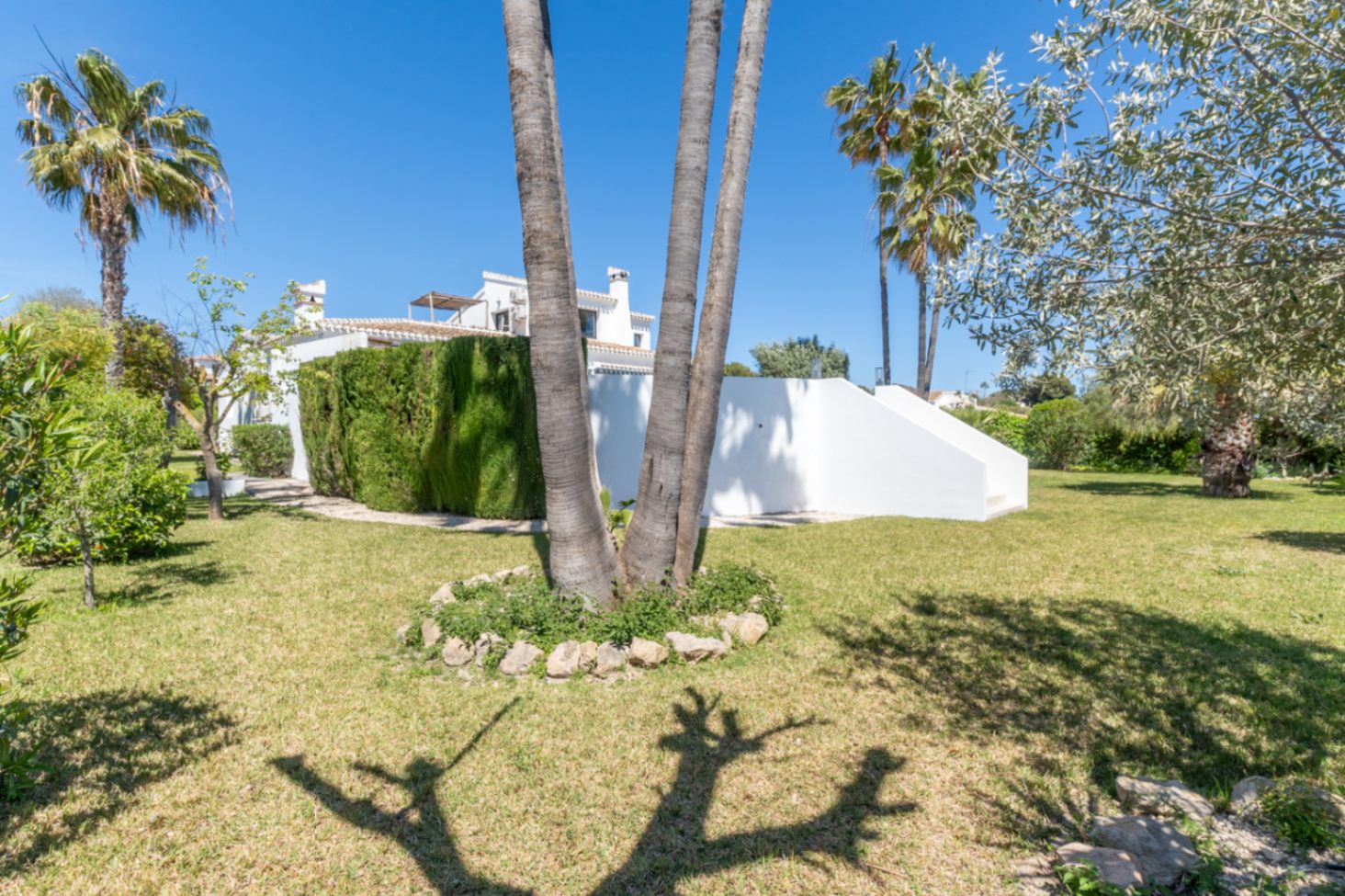 Villa en venta en Jávea con vistas al Montgó, piscina privada y diseño exclusivo