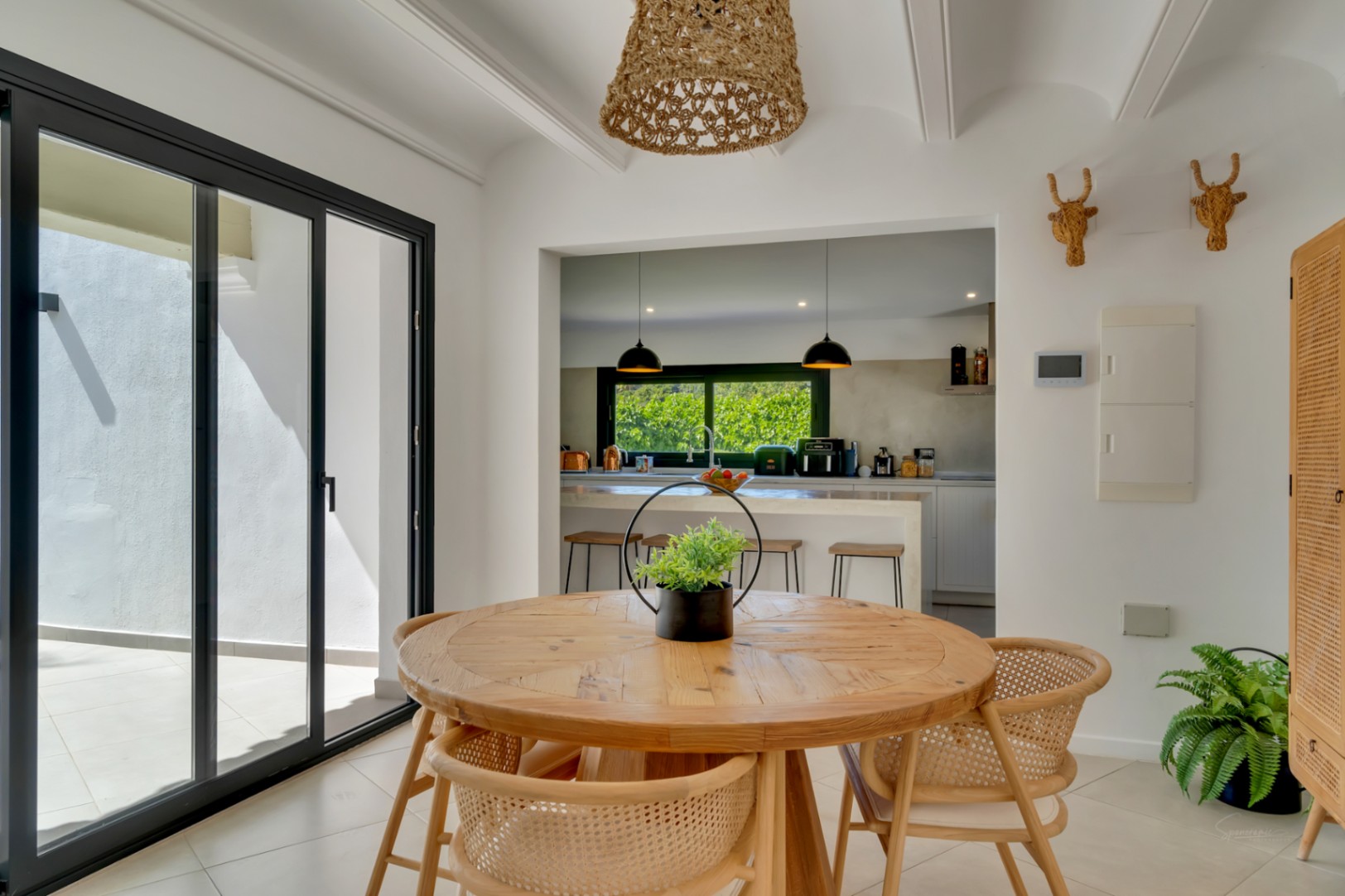 Villa en venta en Jávea con vistas al Montgó, piscina privada y diseño exclusivo