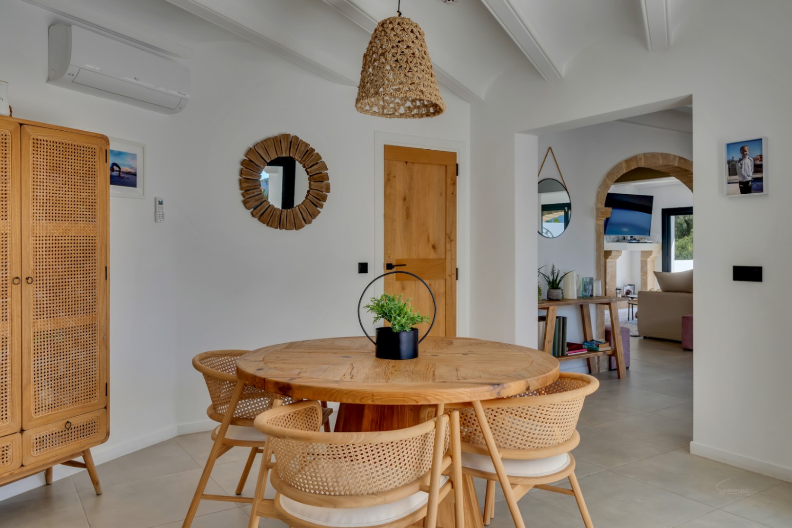 Villa en venta en Jávea con vistas al Montgó, piscina privada y diseño exclusivo