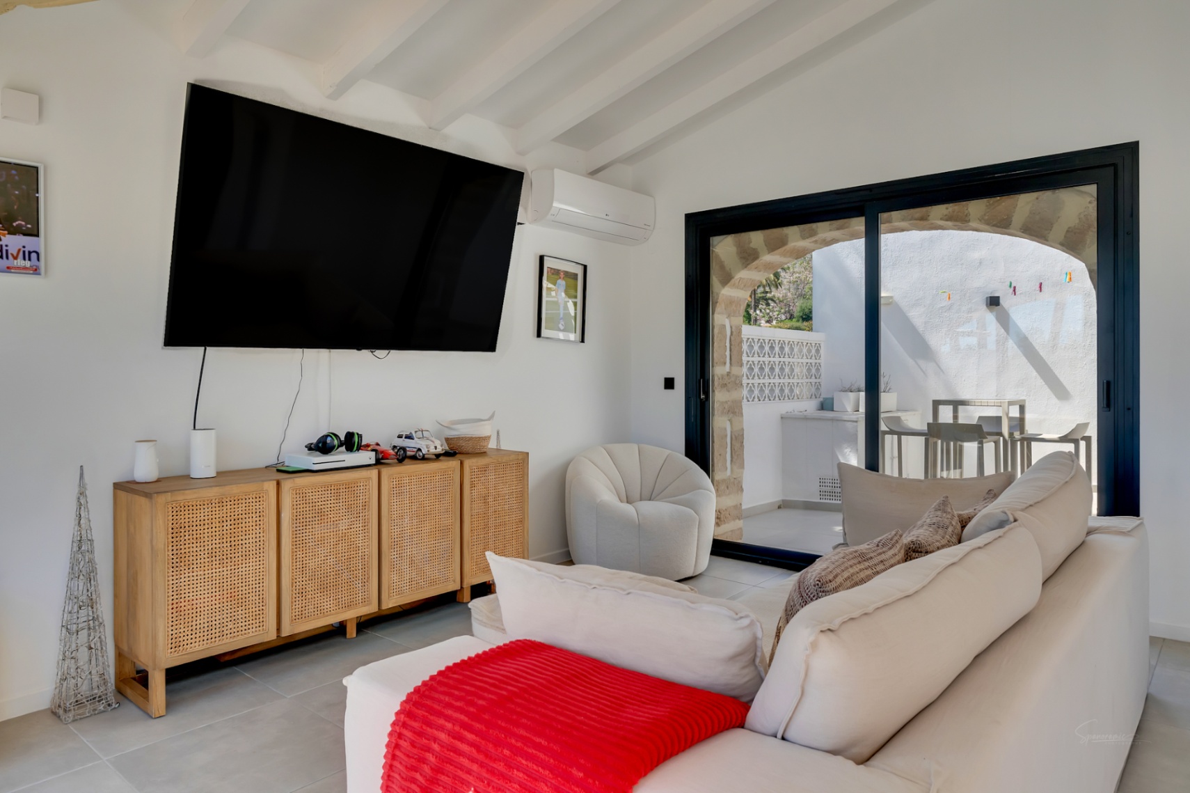 Villa en venta en Jávea con vistas al Montgó, piscina privada y diseño exclusivo