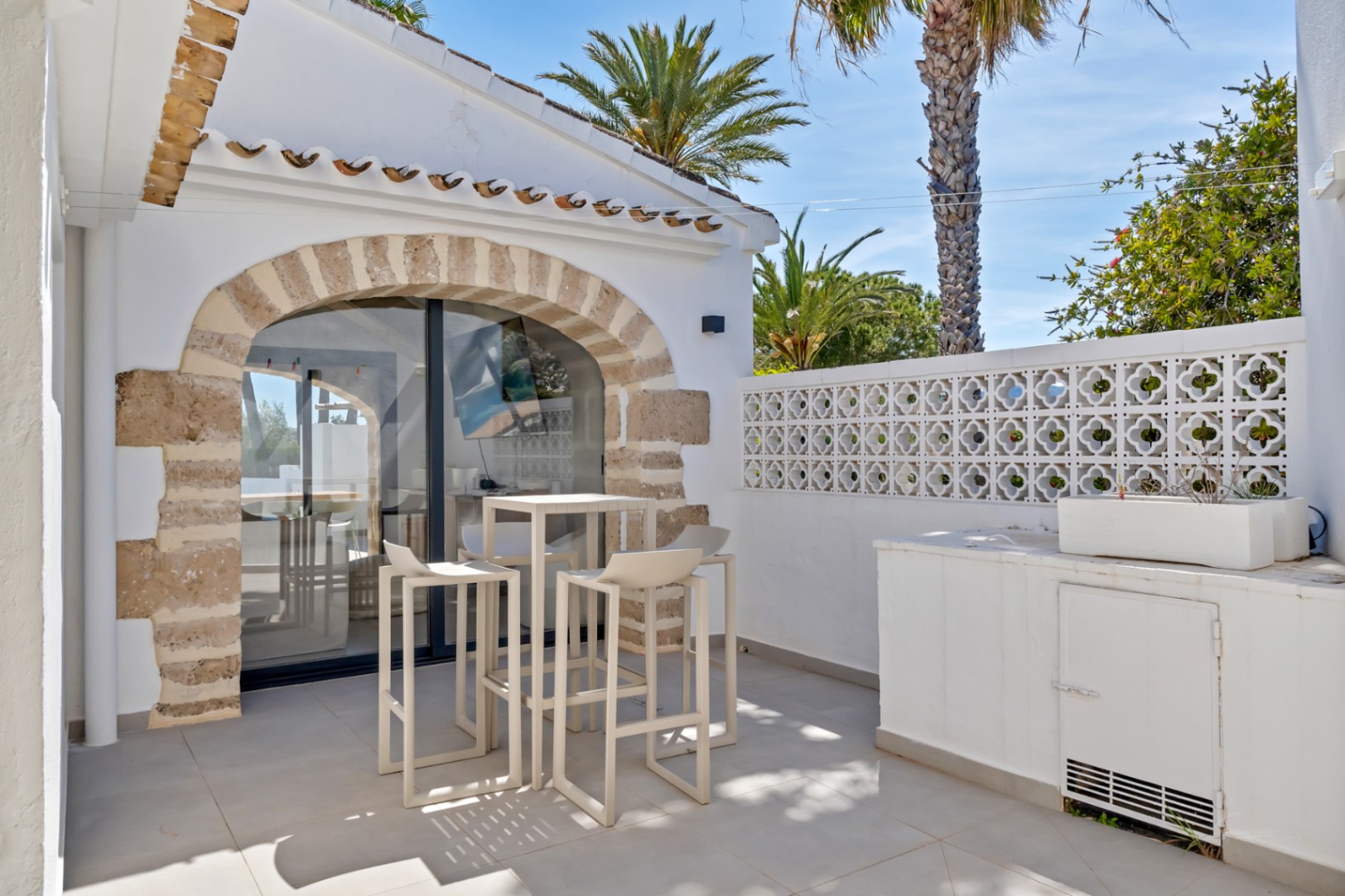 Villa en venta en Jávea con vistas al Montgó, piscina privada y diseño exclusivo