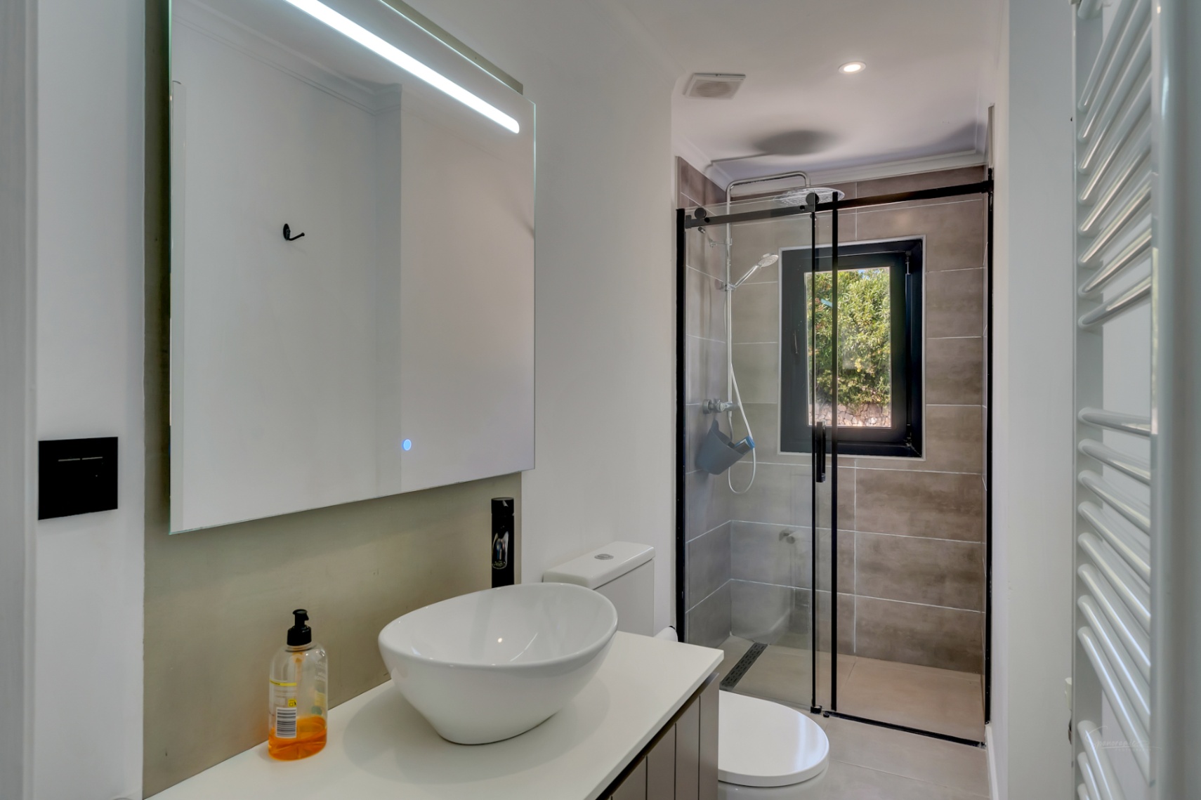 Villa en venta en Jávea con vistas al Montgó, piscina privada y diseño exclusivo