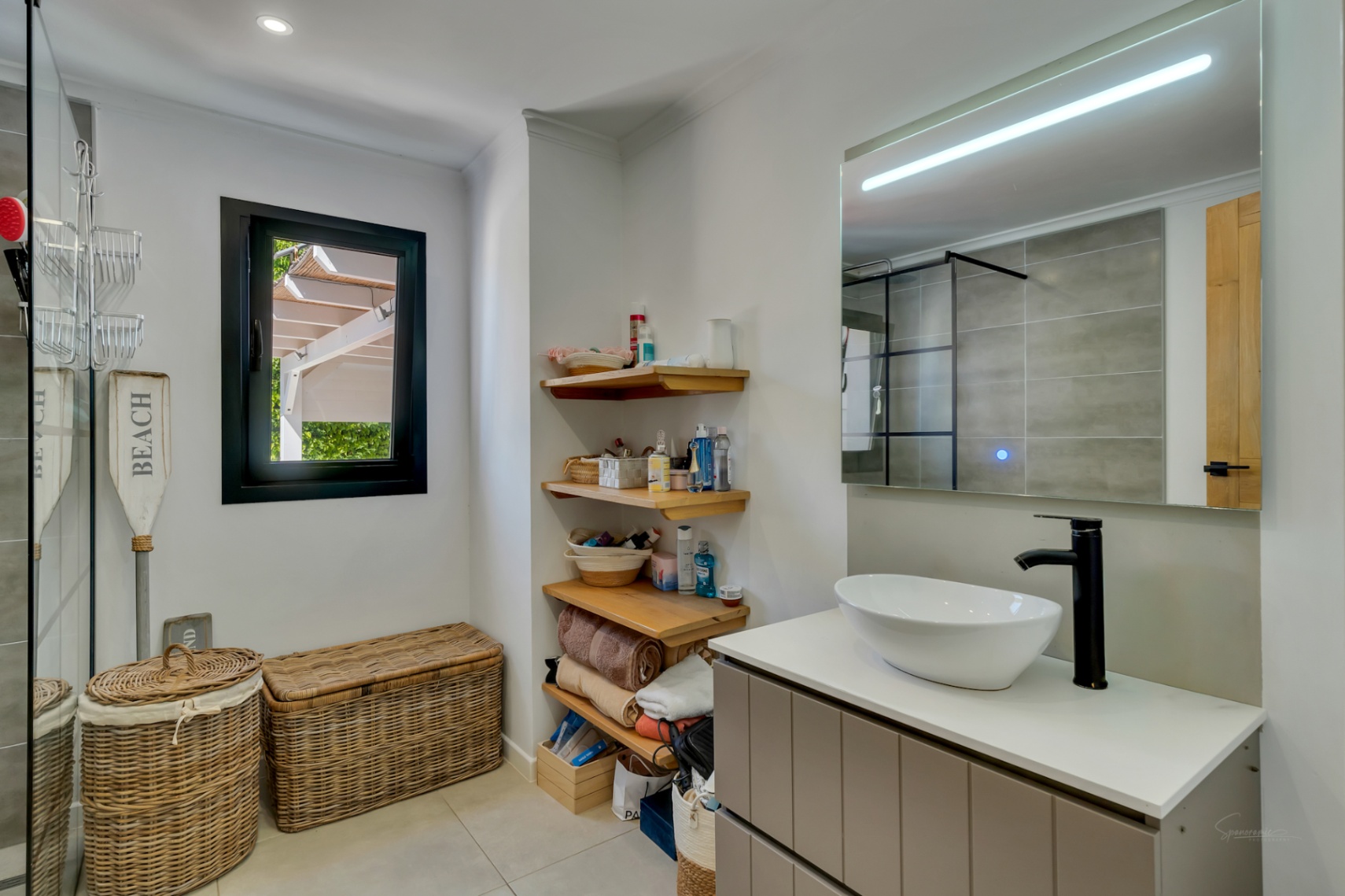 Villa en venta en Jávea con vistas al Montgó, piscina privada y diseño exclusivo