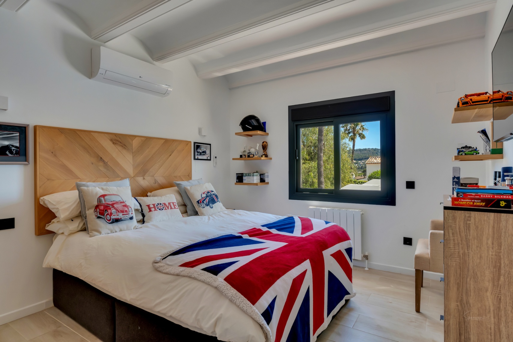 Villa en venta en Jávea con vistas al Montgó, piscina privada y diseño exclusivo