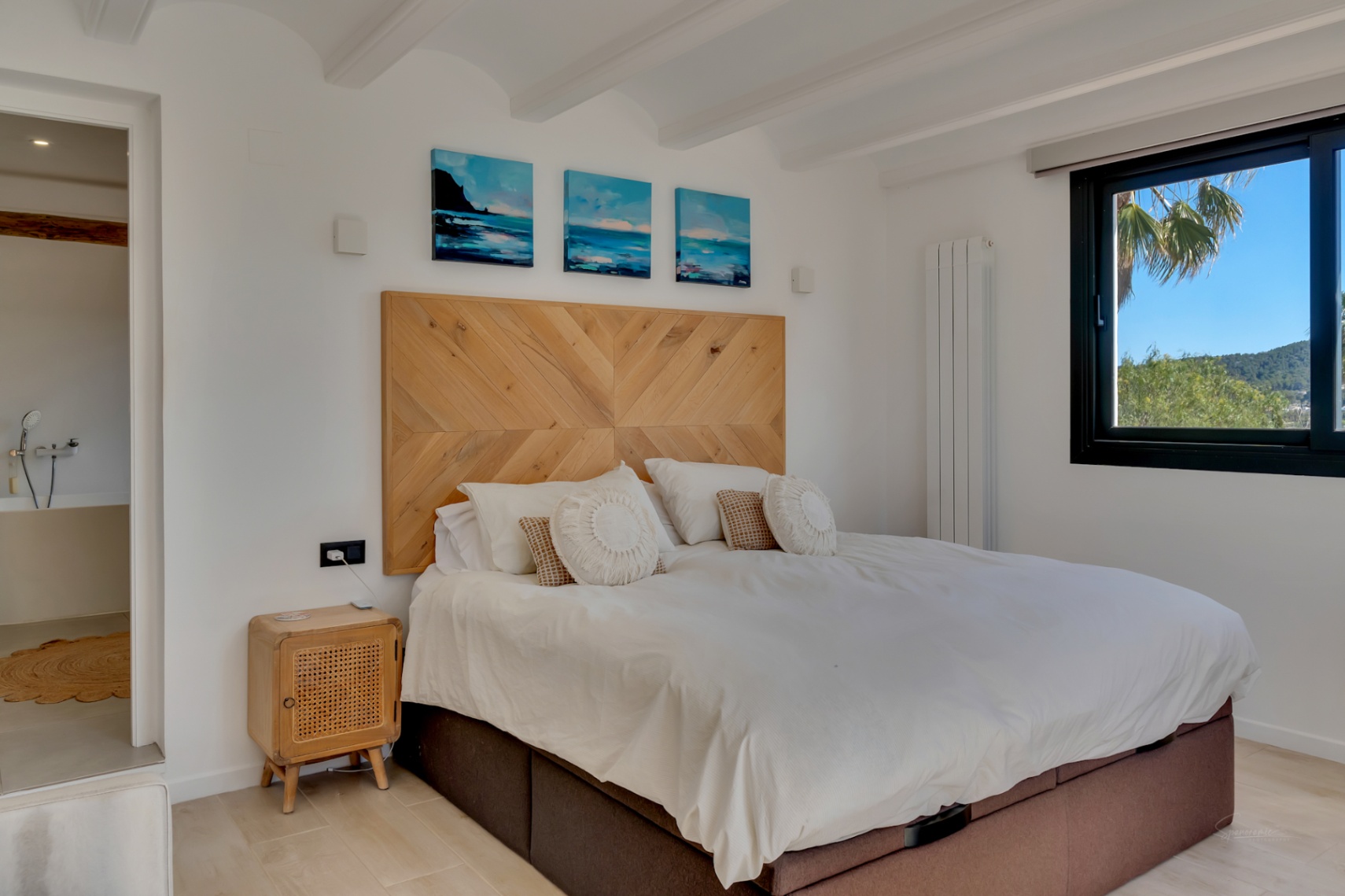 Villa en venta en Jávea con vistas al Montgó, piscina privada y diseño exclusivo
