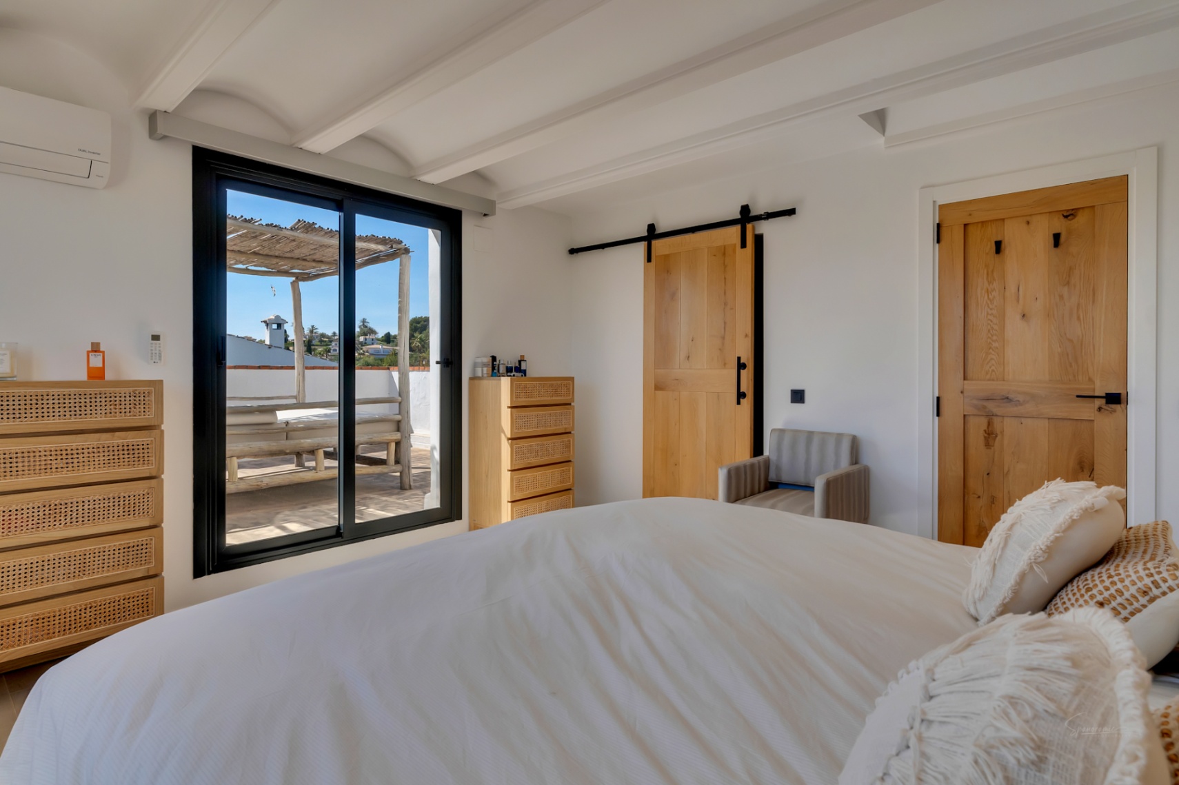 Villa en venta en Jávea con vistas al Montgó, piscina privada y diseño exclusivo