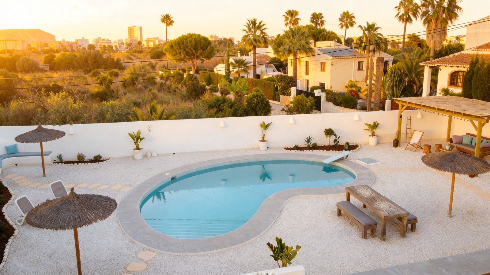 Villa exclusive à Arenal, de style ibicenco avec un rendement élevé démontrable.