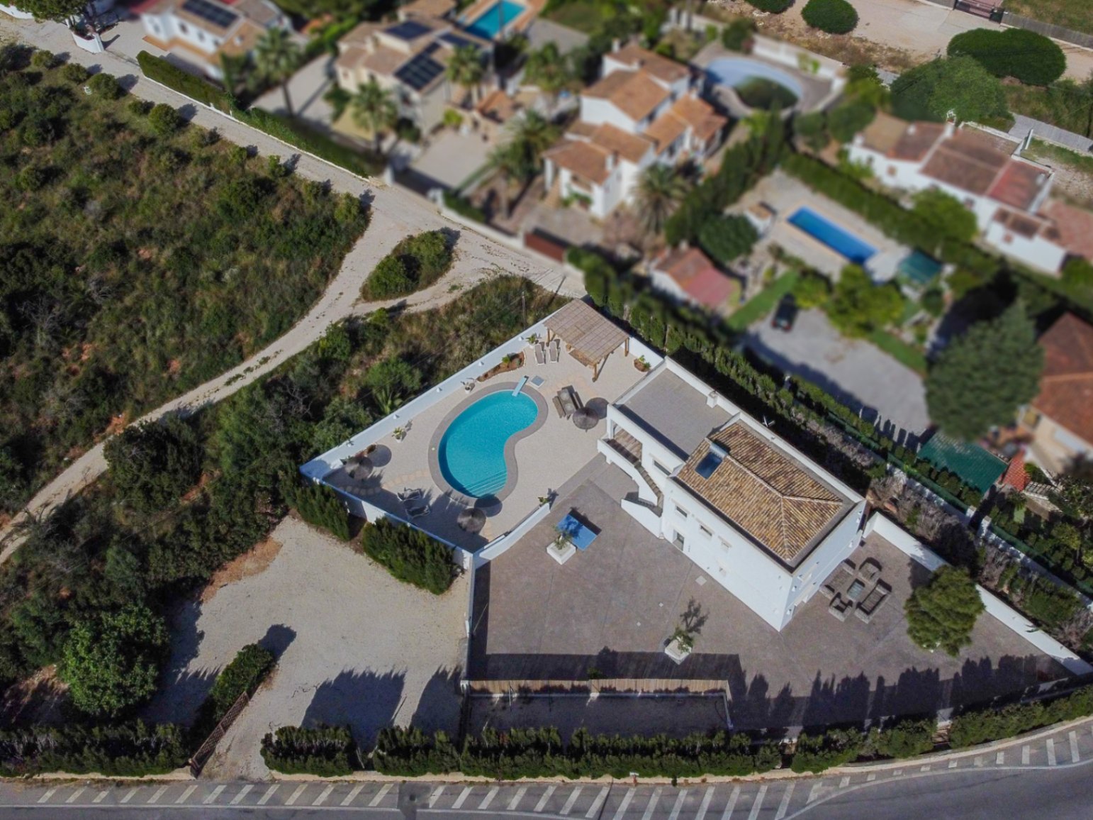 Villa exclusive à Arenal, de style ibicenco avec un rendement élevé démontrable.