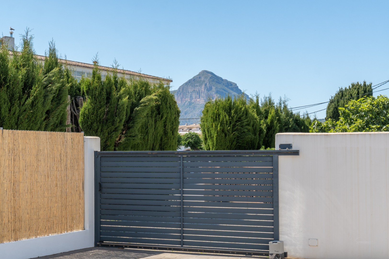 Villa exclusive à Arenal, de style ibicenco avec un rendement élevé démontrable.