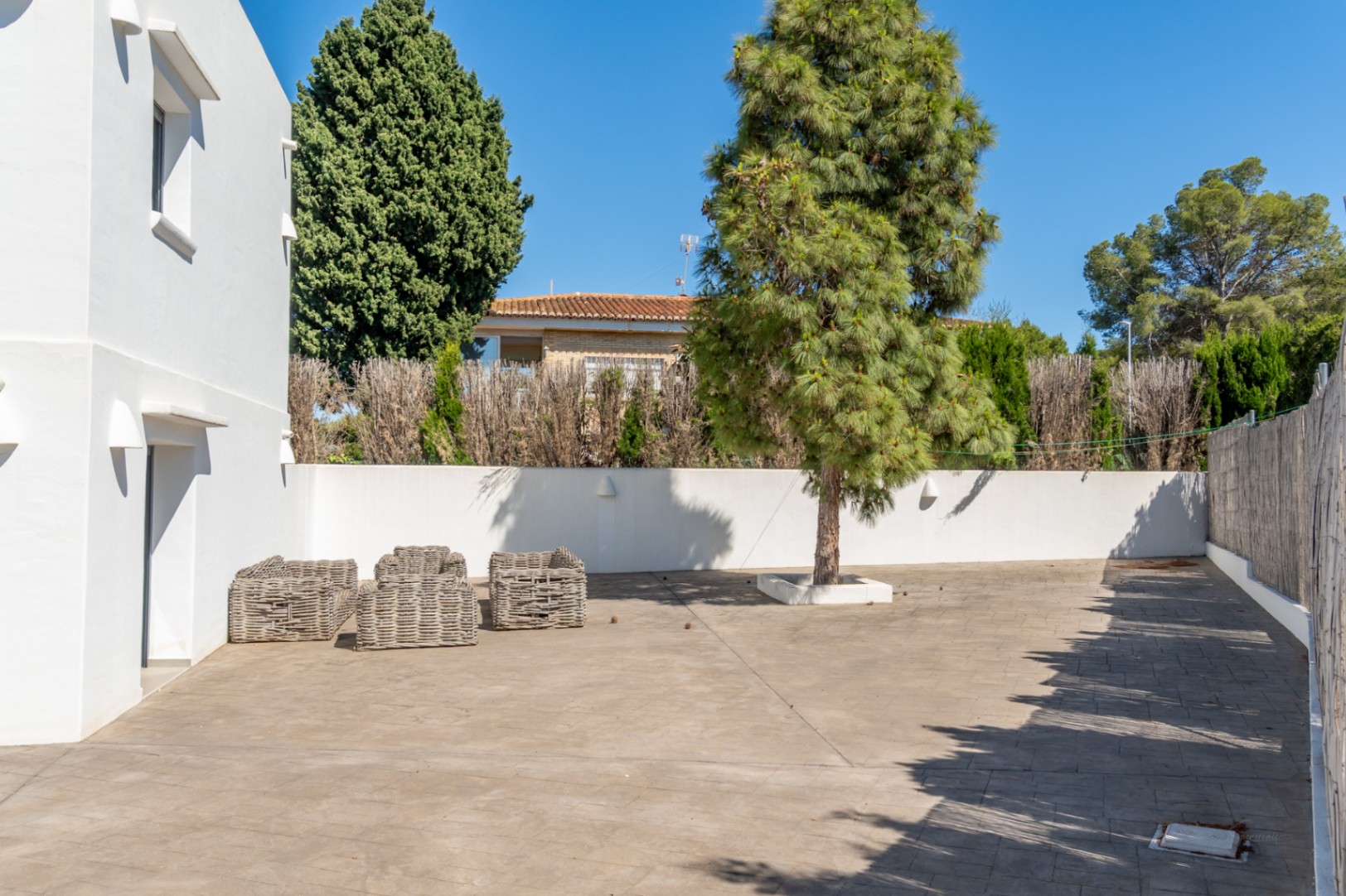 Villa exclusive à Arenal, de style ibicenco avec un rendement élevé démontrable.