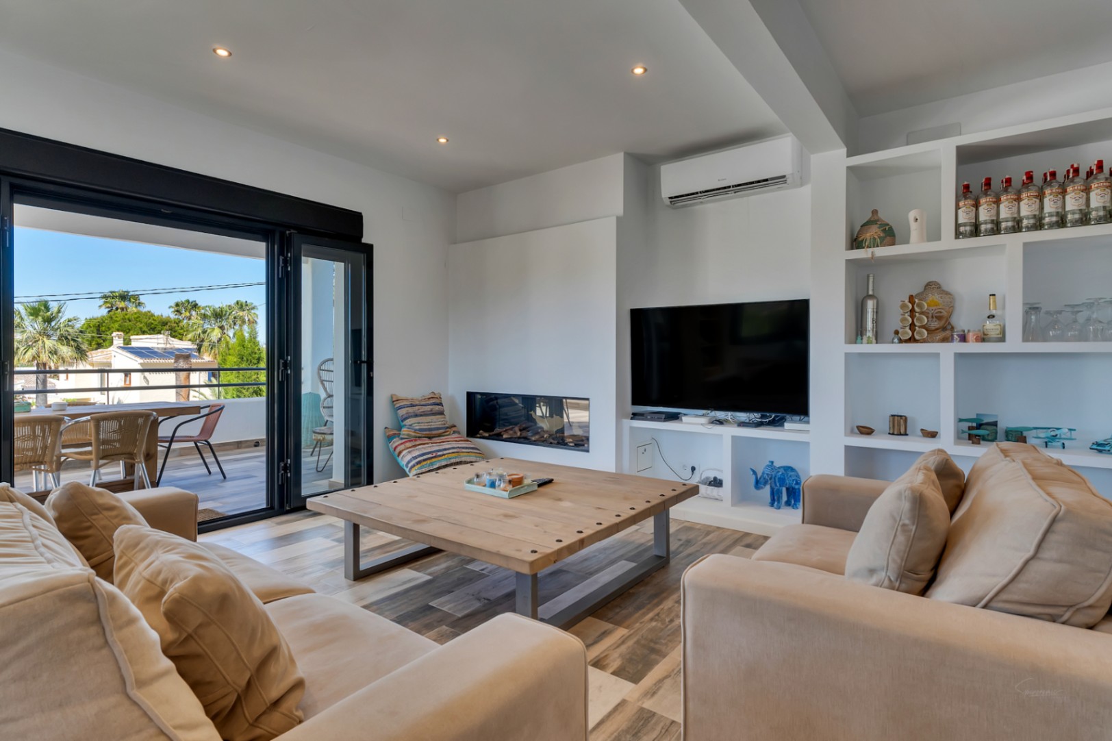 Villa exclusive à Arenal, de style ibicenco avec un rendement élevé démontrable.