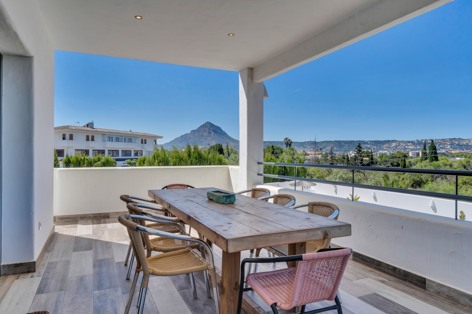 Villa exclusive à Arenal, de style ibicenco avec un rendement élevé démontrable.