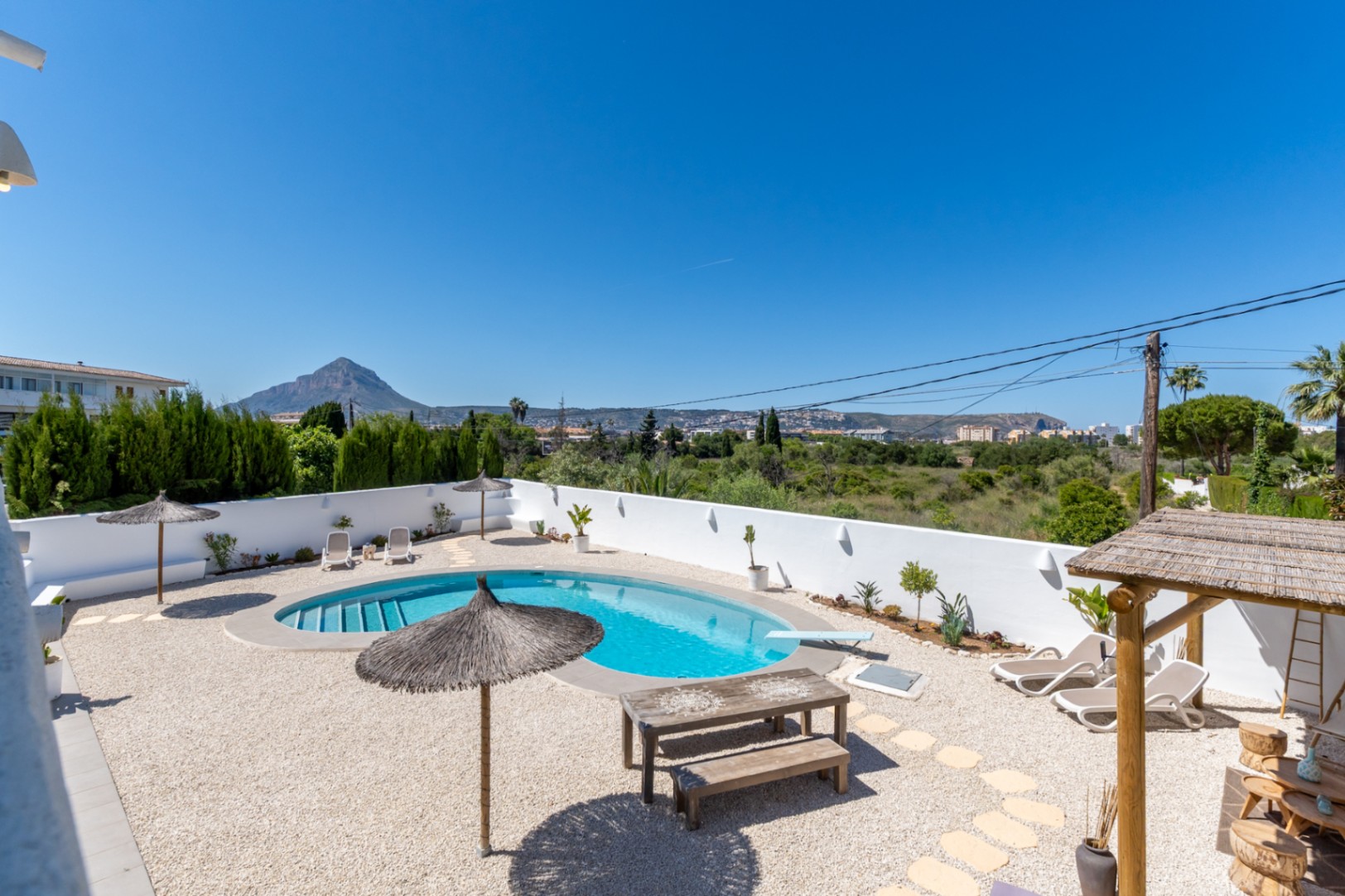 Villa exclusive à Arenal, de style ibicenco avec un rendement élevé démontrable.