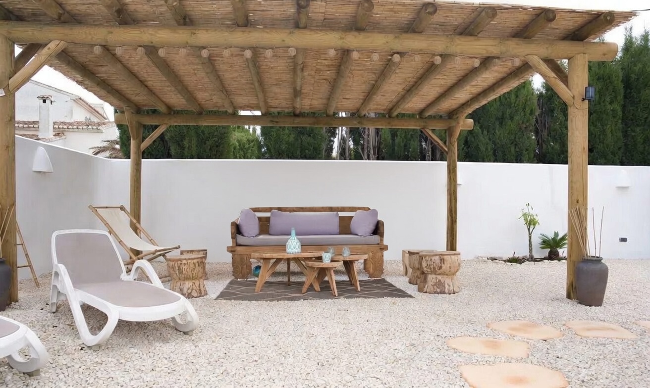 Villa exclusive à Arenal, de style ibicenco avec un rendement élevé démontrable.