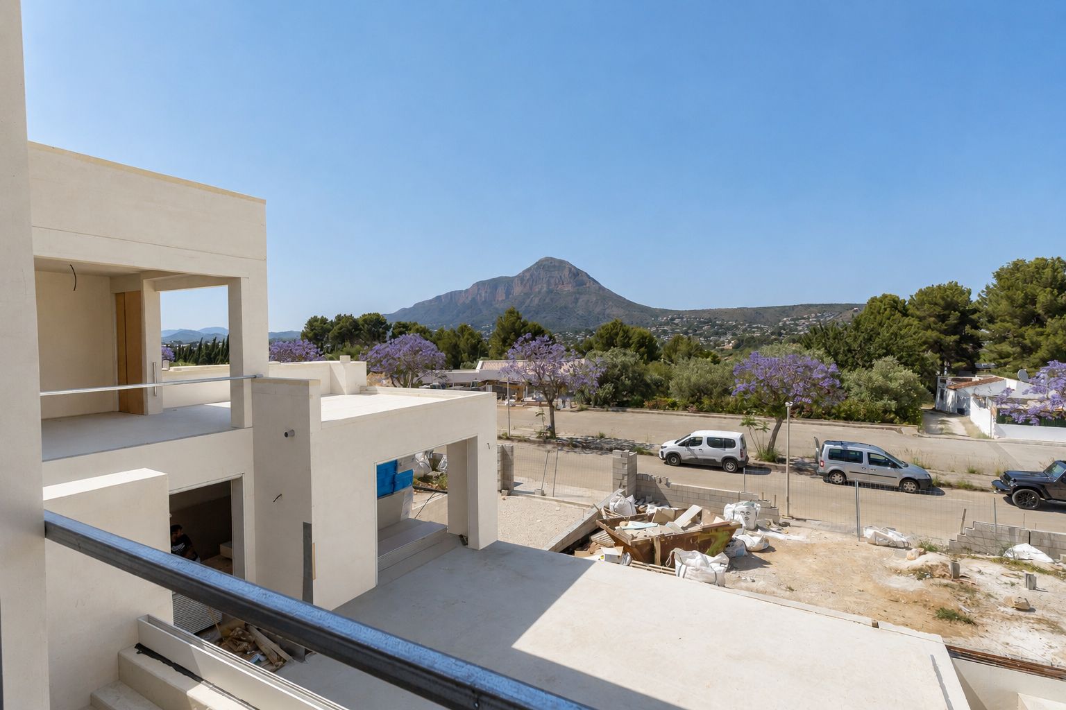 Exklusive schlüsselfertige Neubauvilla mit Panoramablick über Jávea und den Montgó.