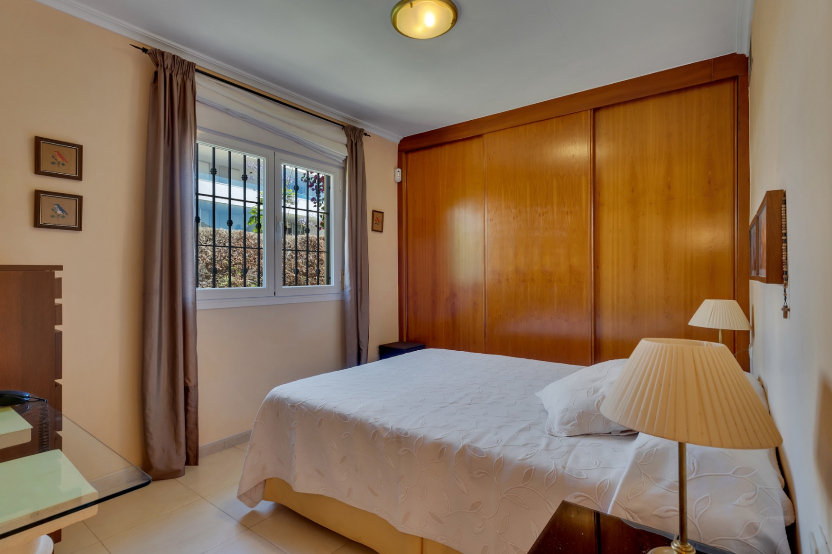 Vijf-kamerappartement met grote tuin, gelegen in een geweldige buurt van Jávea.